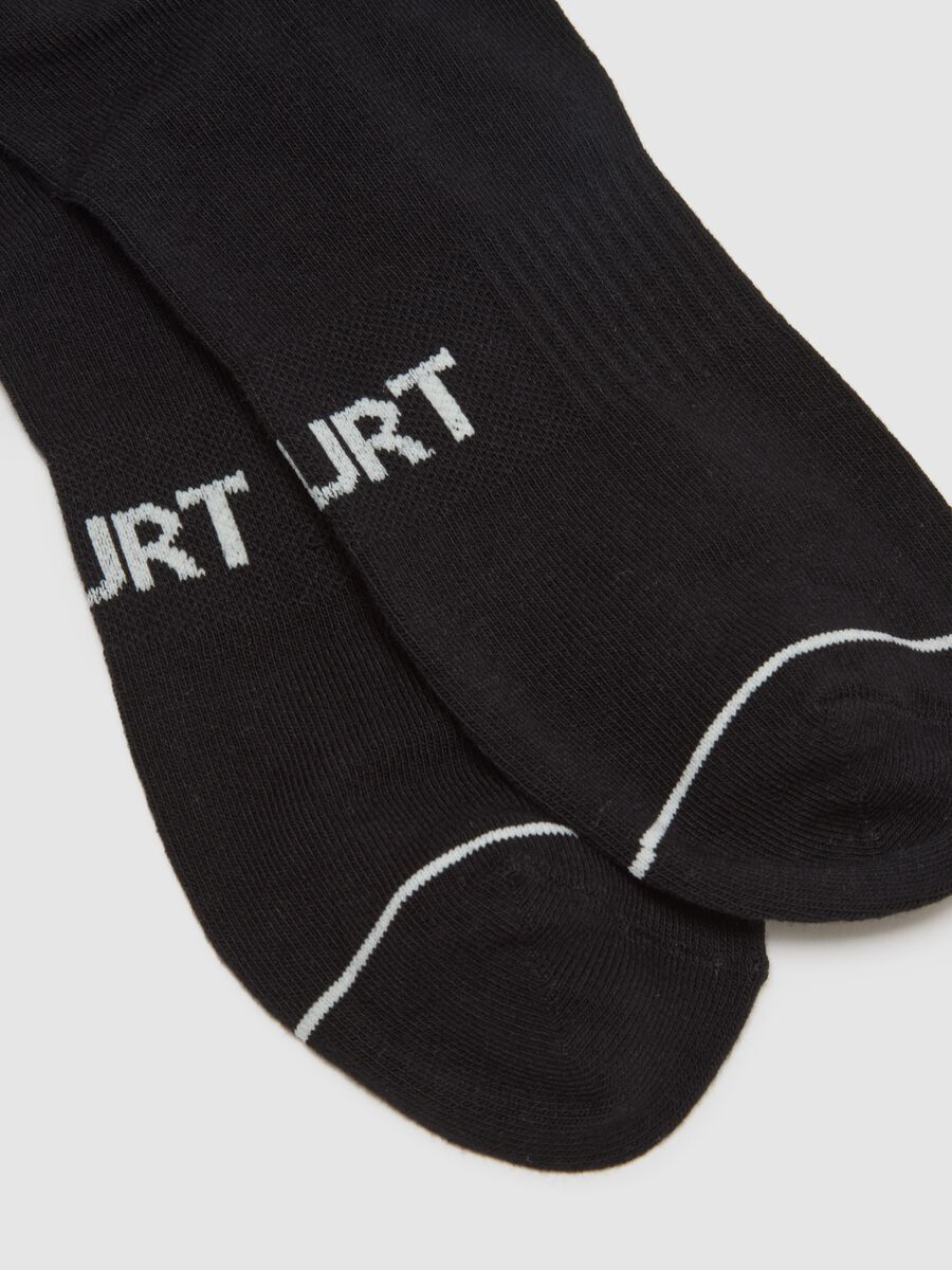 Two-pack black ankle sports socks in cotton blend with stripes_2