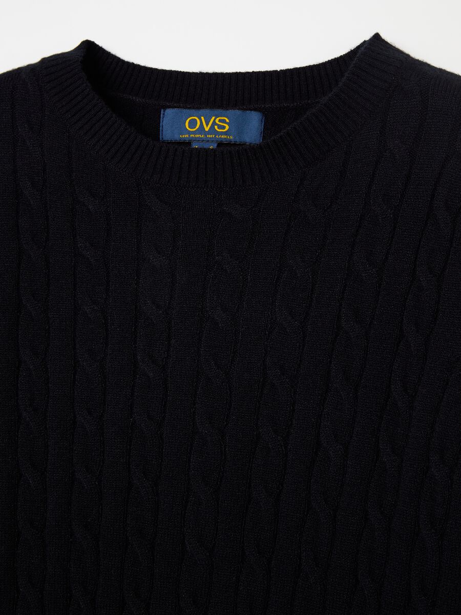 Ribbed pullover with cable-knit design_3