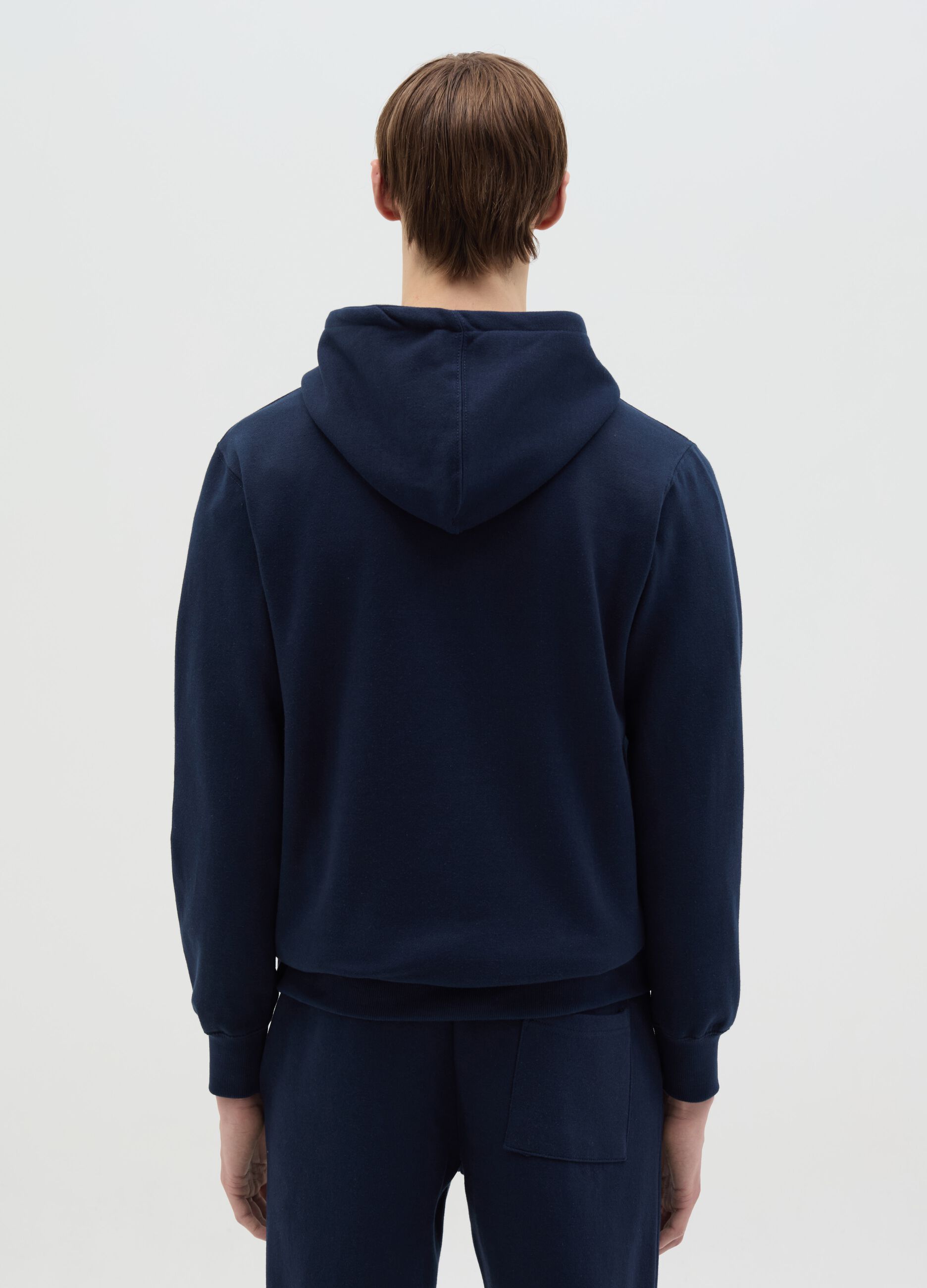 Essential full-zip sweatshirt with hood