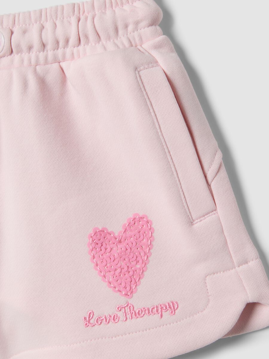 Girl's regular fit pink cotton blend shorts with heart_2