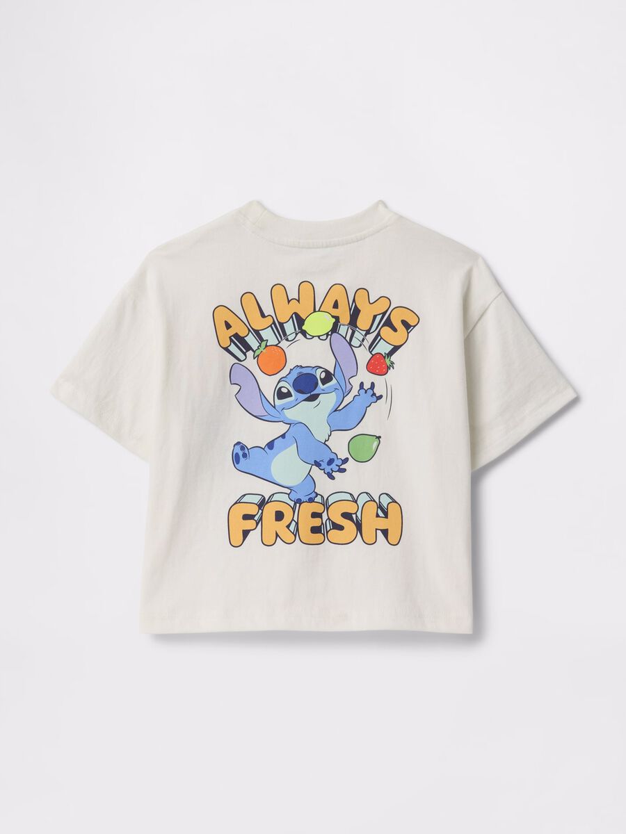 White T-shirt with short sleeves and graphic_1