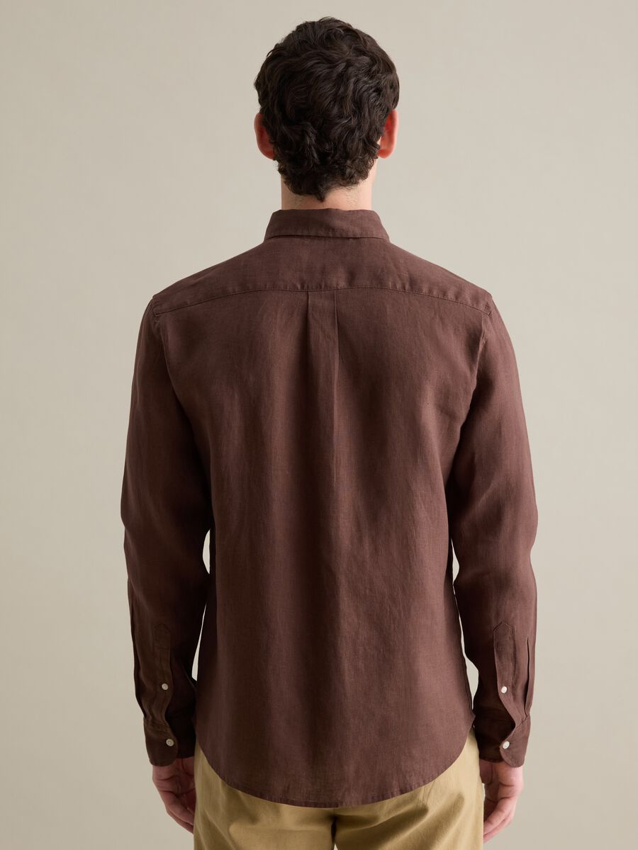 Brown shirt in linen with button-down collar_3