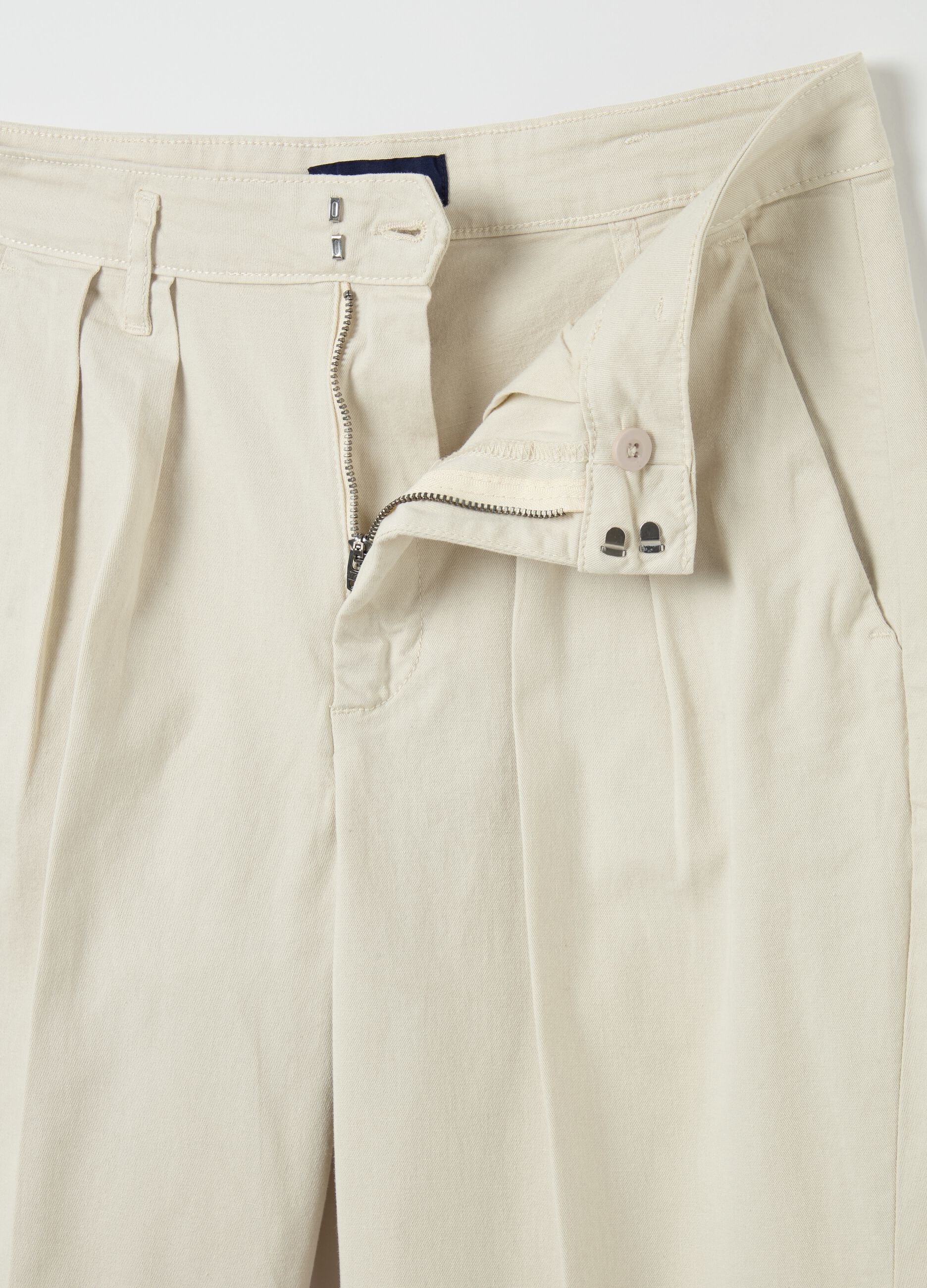 Cropped chino trousers with darts