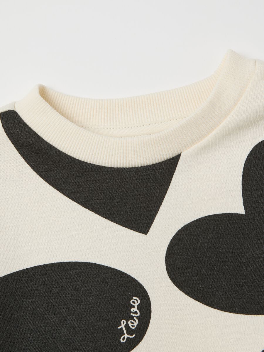White Set with Trousers Decorated with Hearts_2