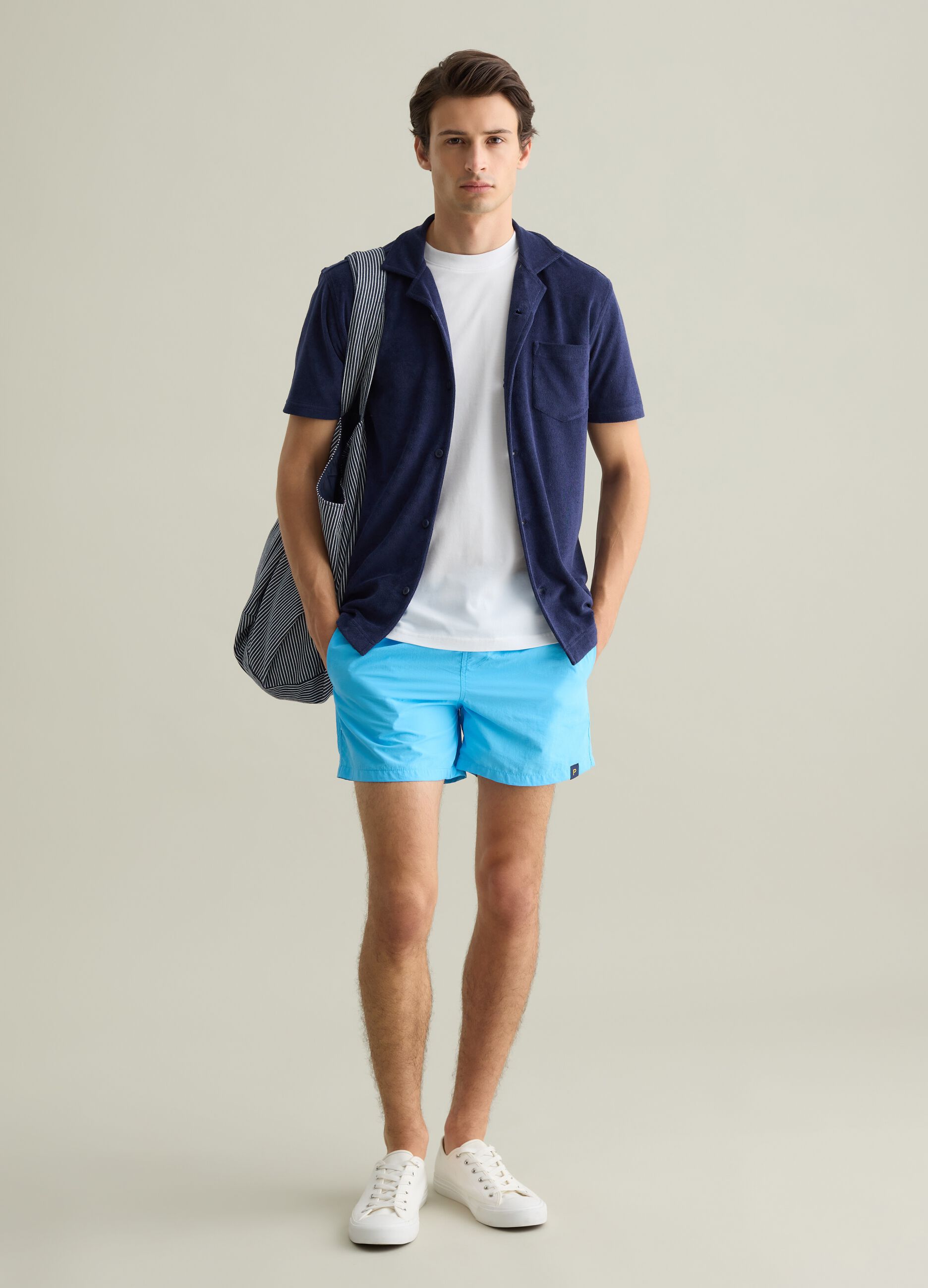 Men’s regular-fit swim boxers in light blue blend with elastic waist