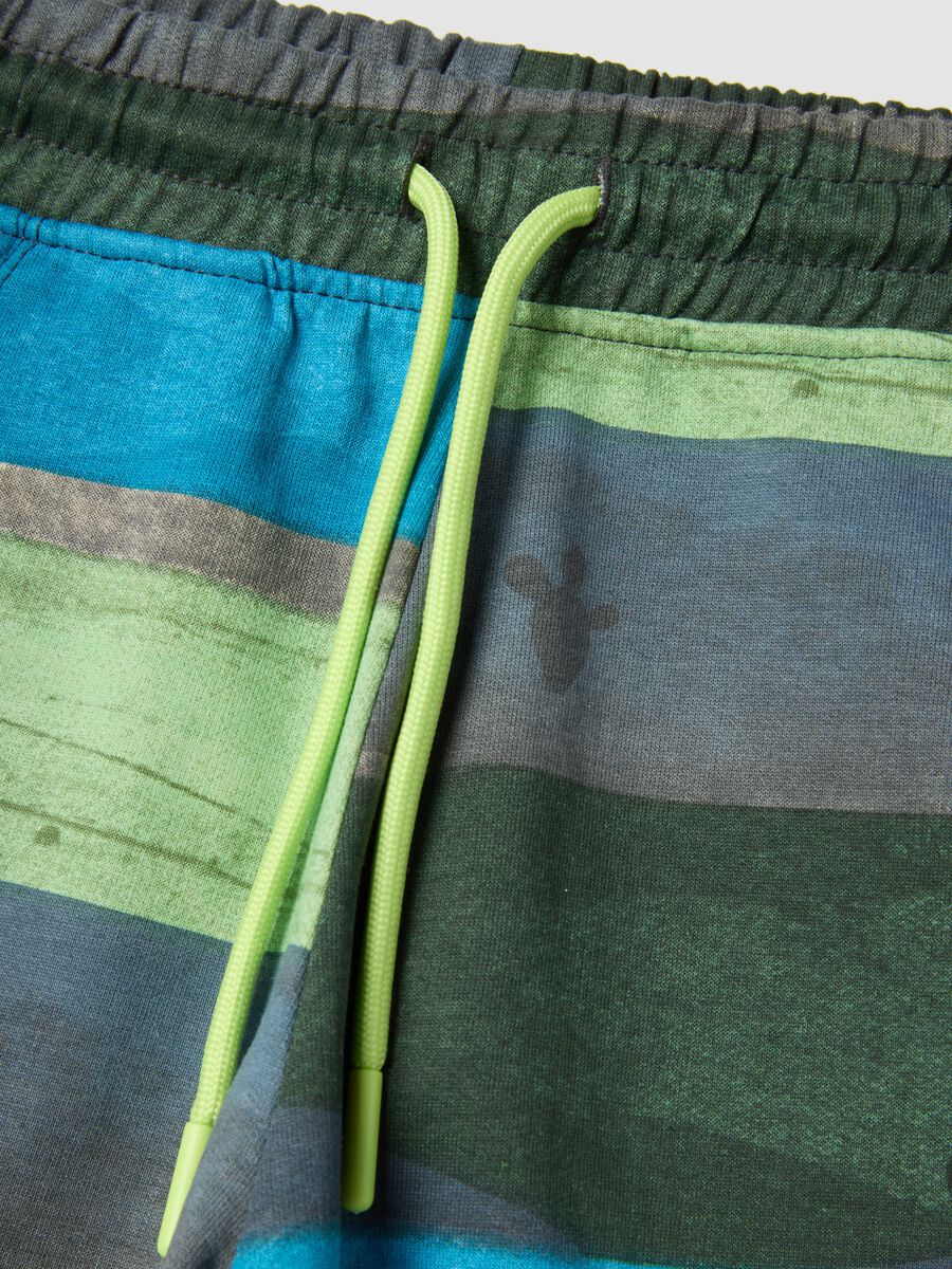 Pantaloni corti in puro cotone a righe multicolor per bambino_2