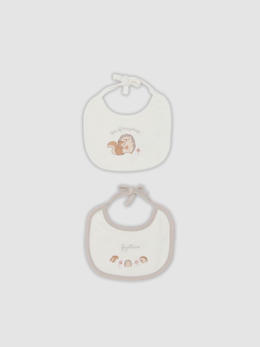 2-pack white organic cotton baby bibs with animal print_0