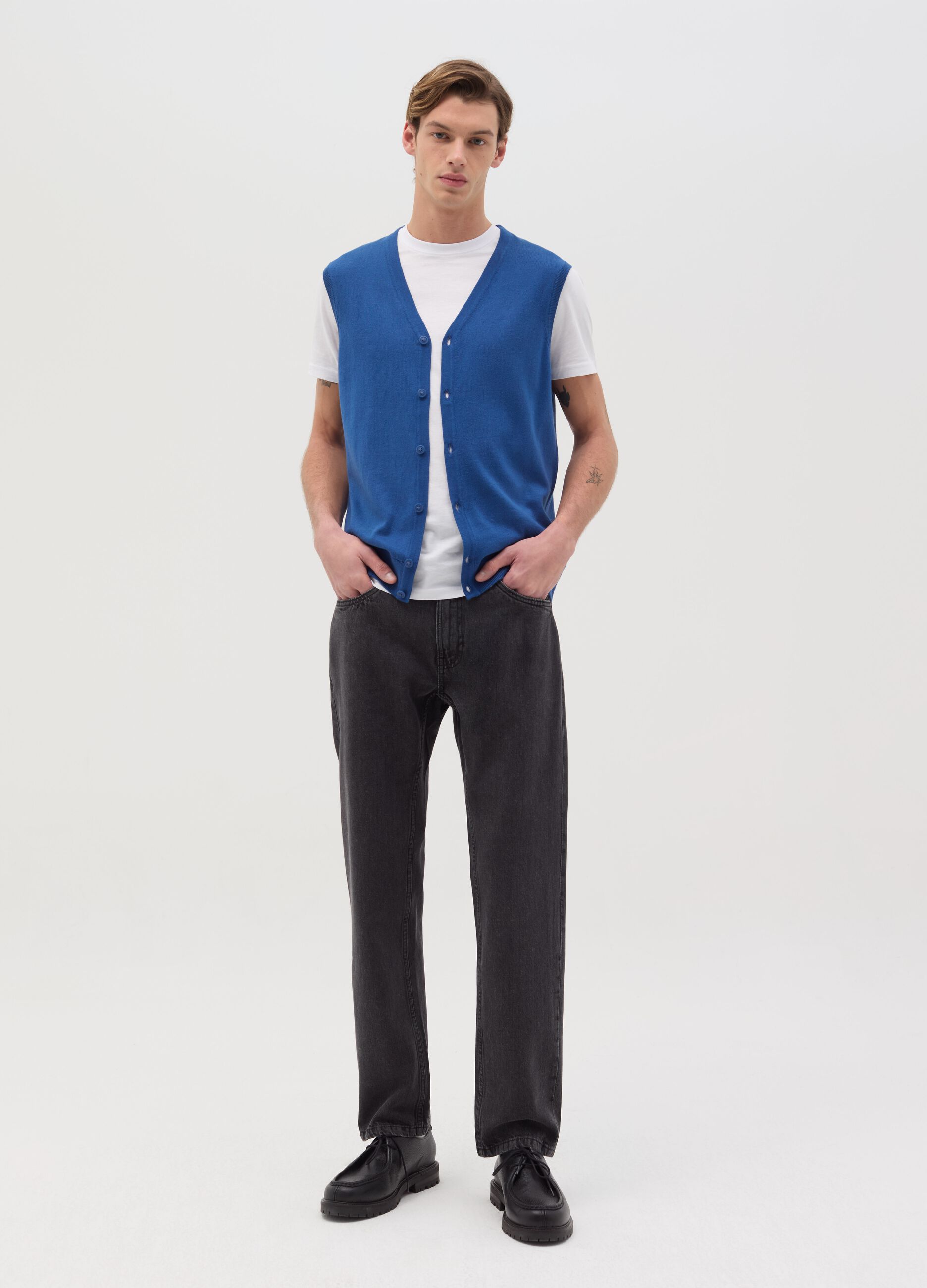 Gilet con scollo a V e bottoni