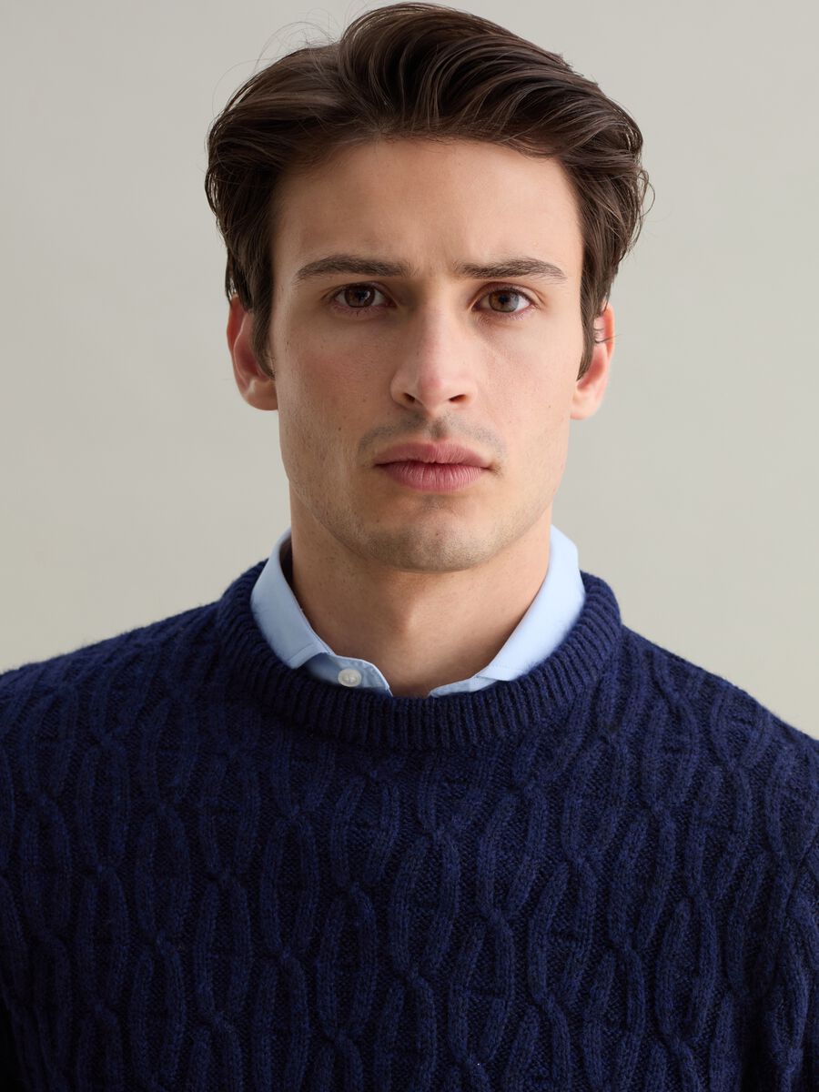 Pullover con lavorazione intrecciata_2