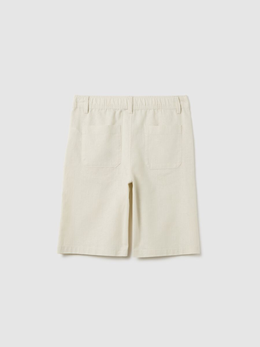 Beige linen-cotton blend regular fit boy's shorts with two back pockets_4