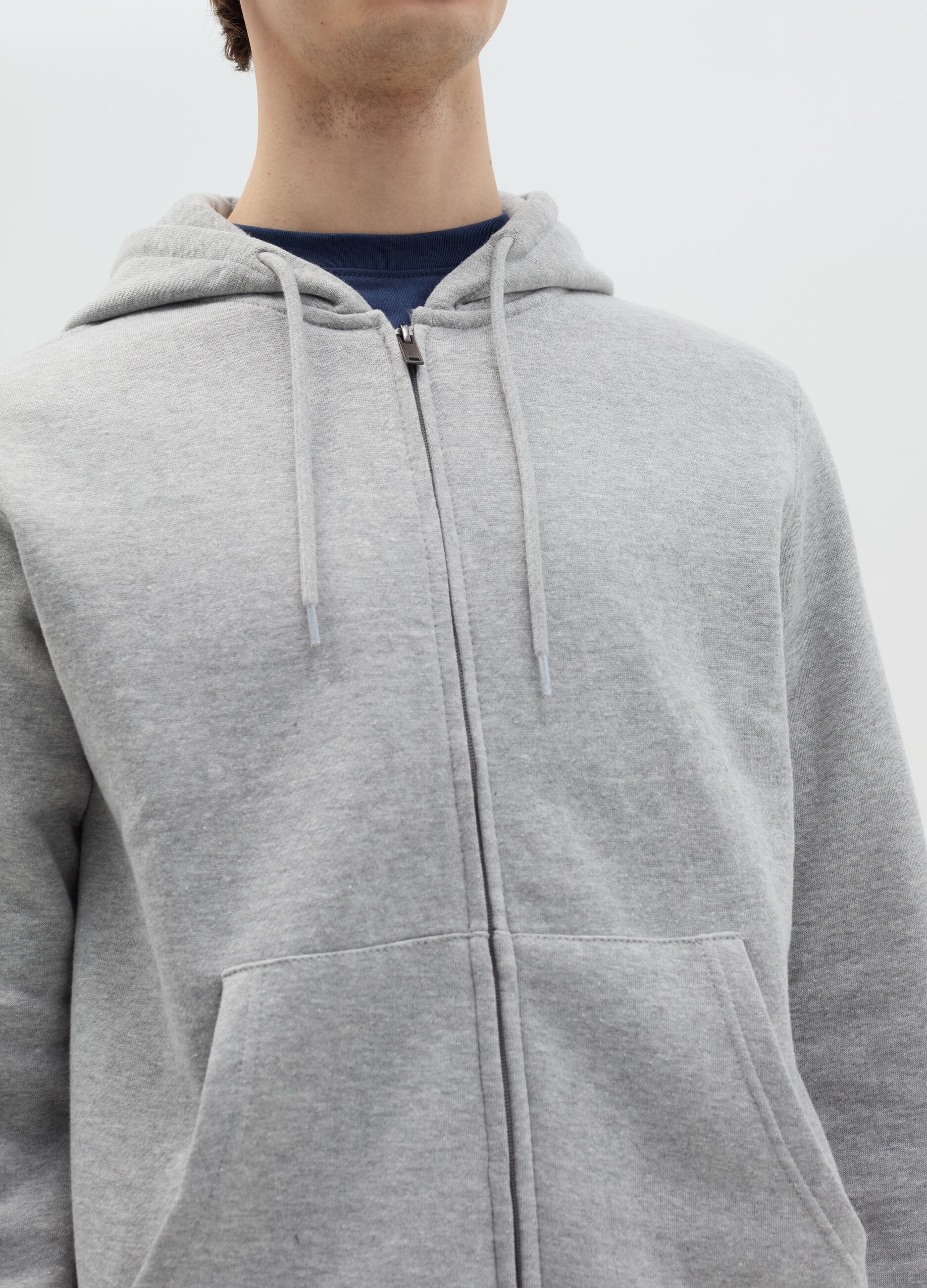 Essential full-zip sweatshirt with hood