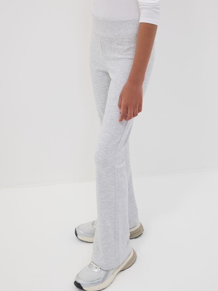 Pantaloni grigi flare in cotone organico elasticizzato per ragazza_2