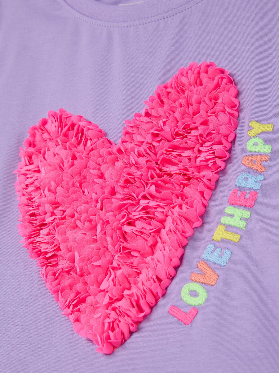 T-shirt with heart application and embroidery_2