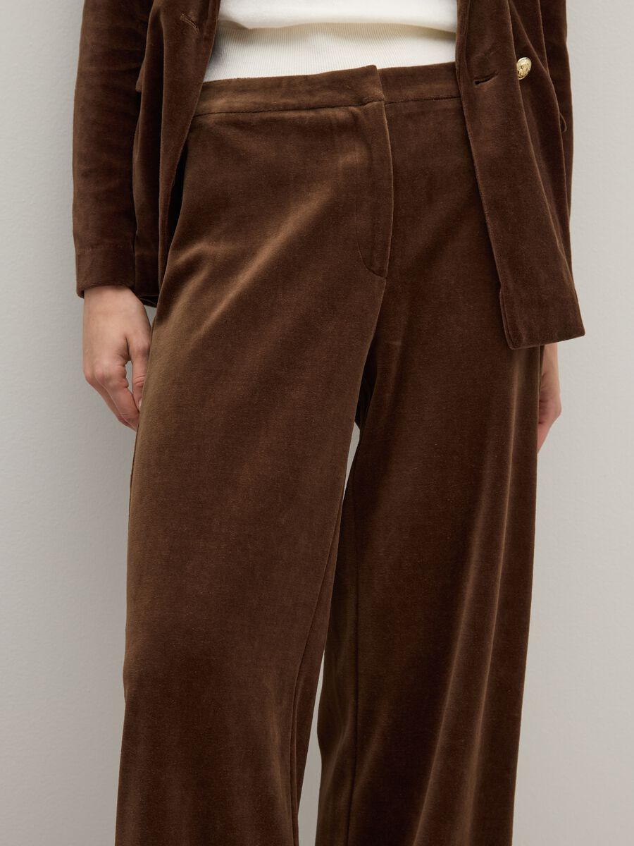 Regular fit brown trousers in cotton and velvet blend_3