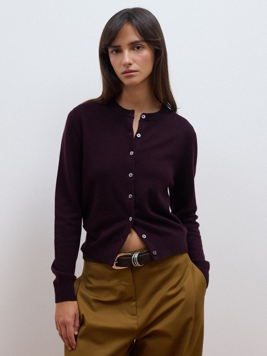 Cardigan viola in pura lana con girocollo e bottoni regular fit_0