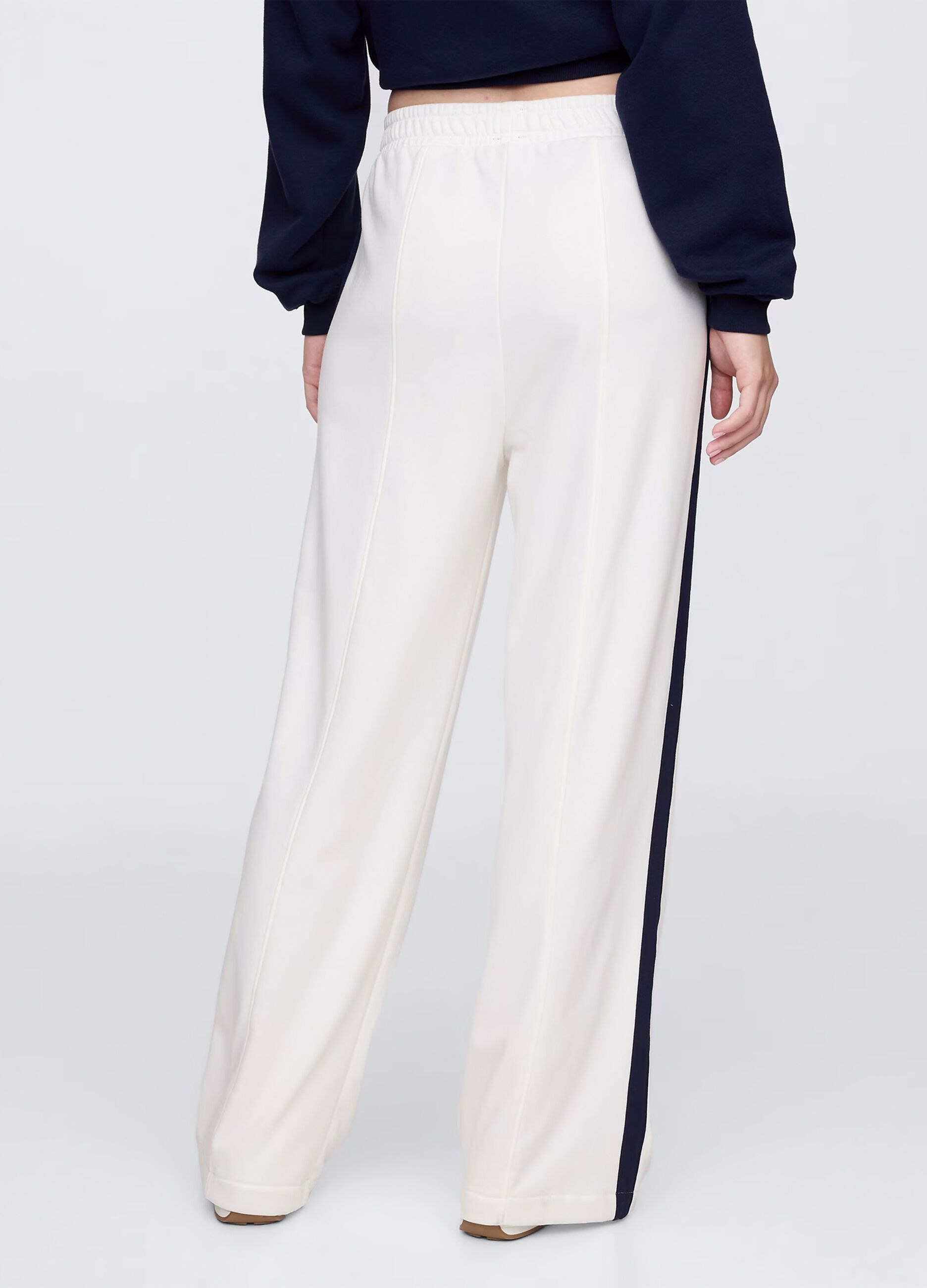 White trousers in cotton blend