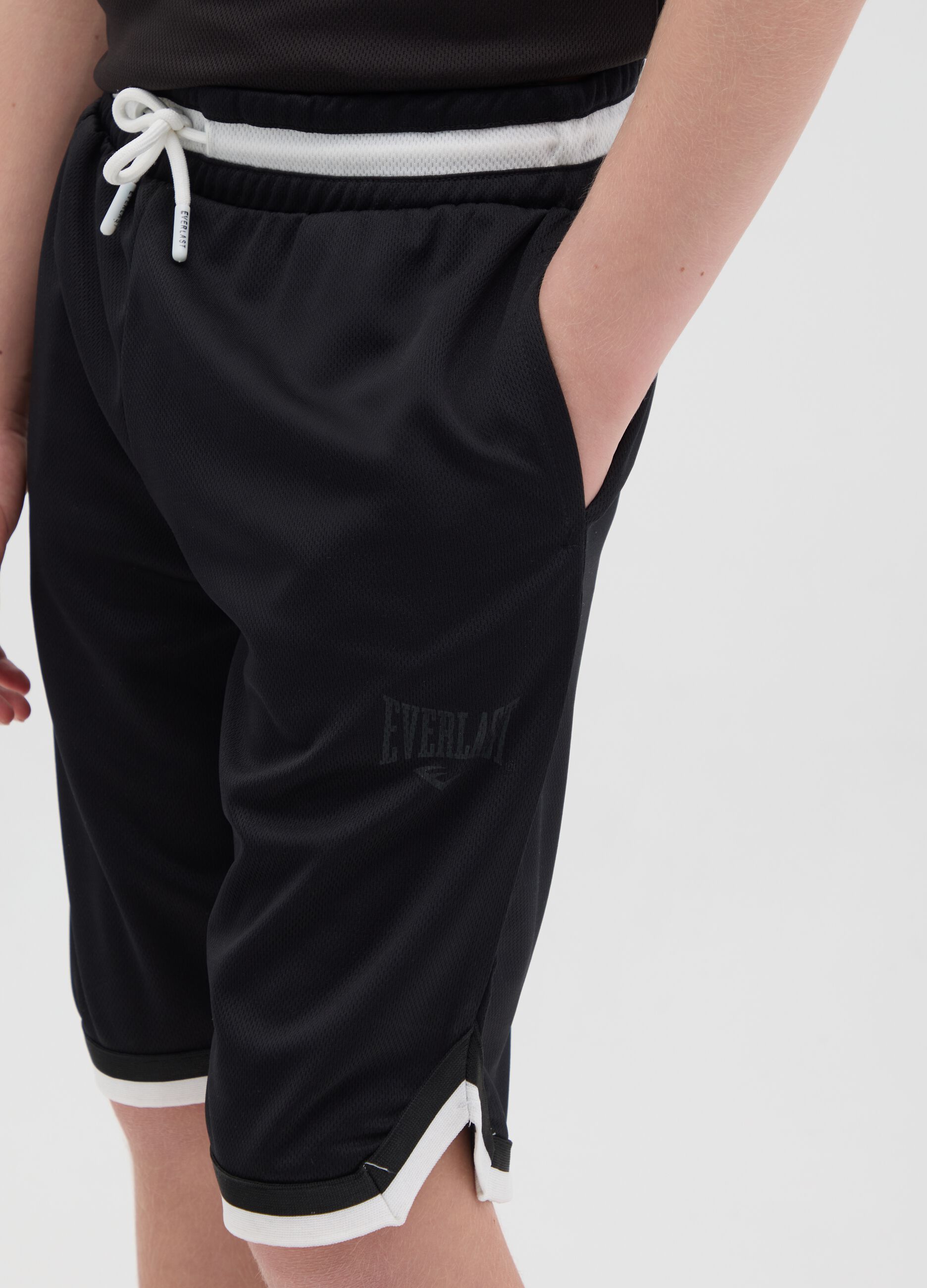 Boys’ shorts in multicoloured fabric with regular fit