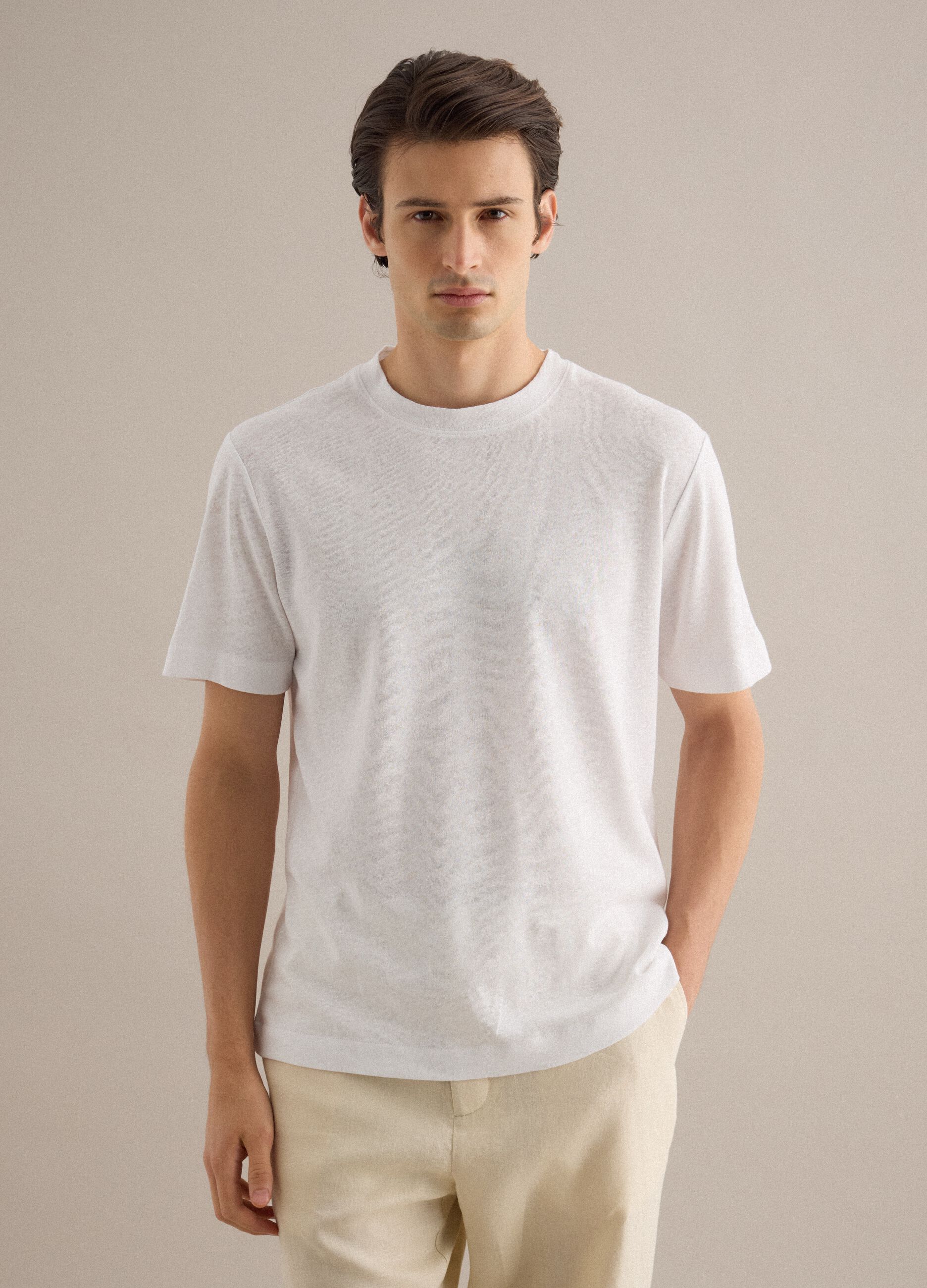 T-shirt in misto lino e cotone bianca regular fit