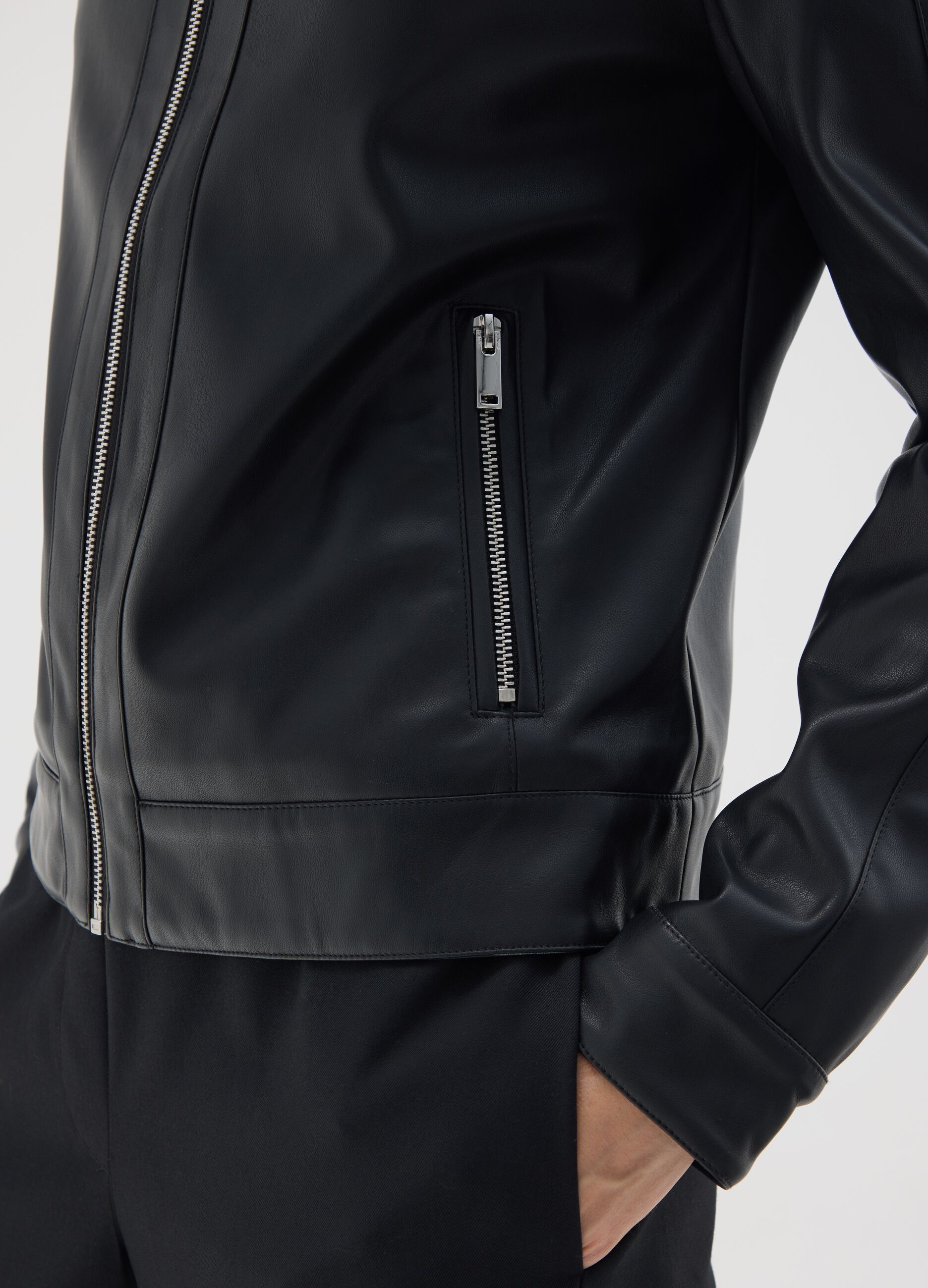 Giubbotto in ecopelle nero regular fit