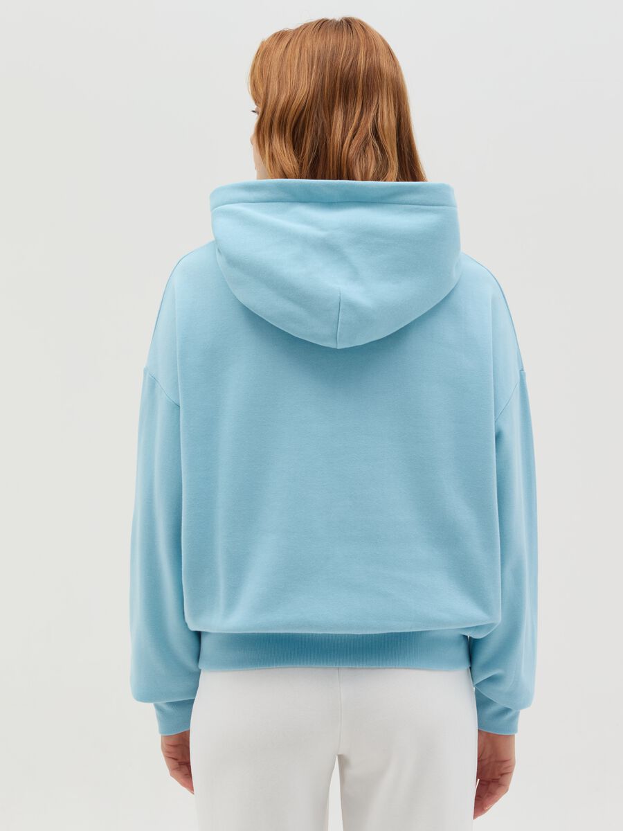 Sweatshirt with hood and pocket_3
