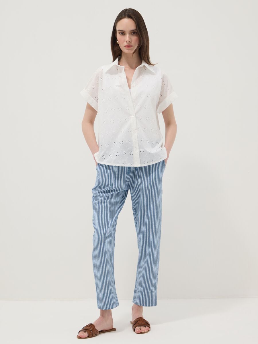 Camicia bianca in puro cotone a maniche corte traforata regular fit_2