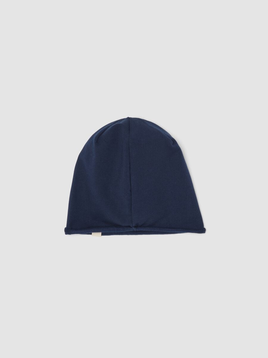 Cappello blu in cotone organico elasticizzato jersey con applicazioni_1