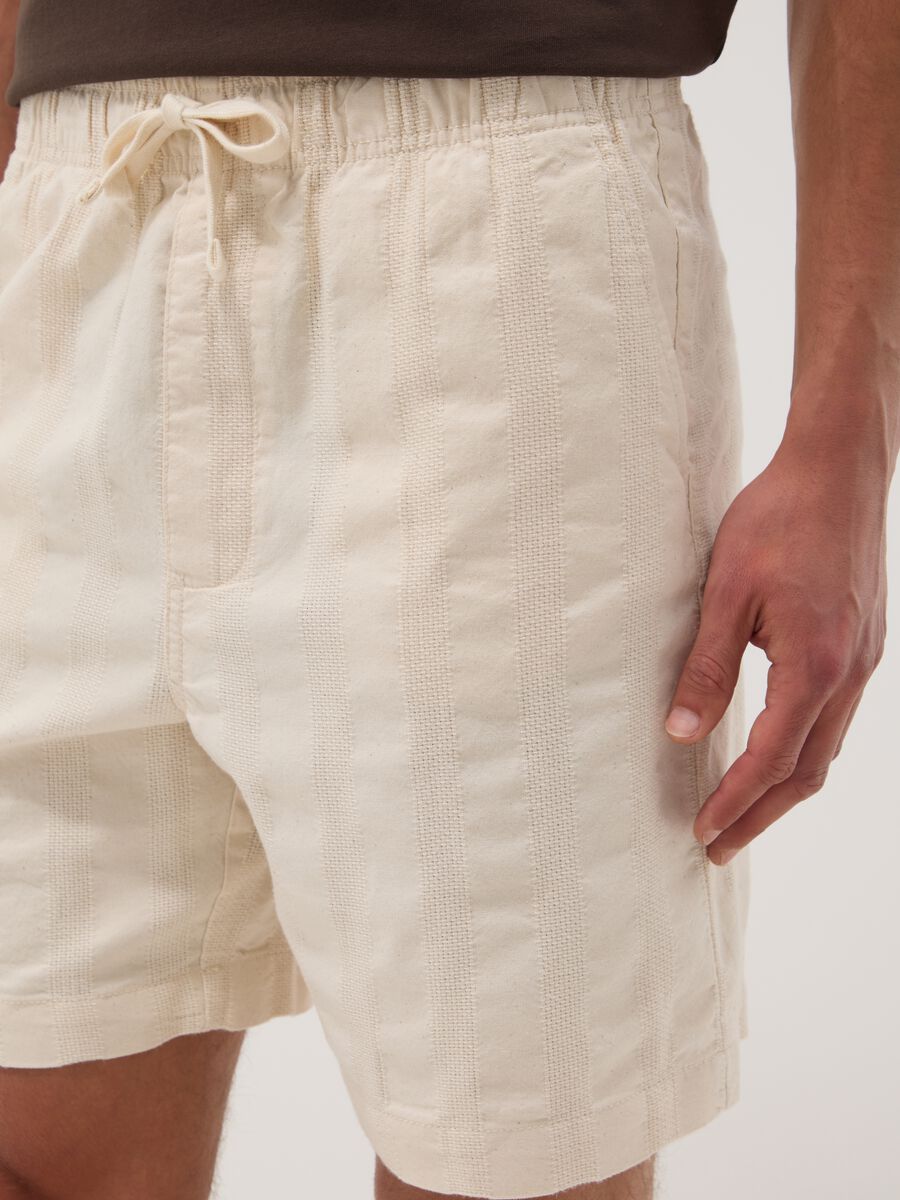 Beige chino Bermuda shorts in pure cotton with elasticated waist_3
