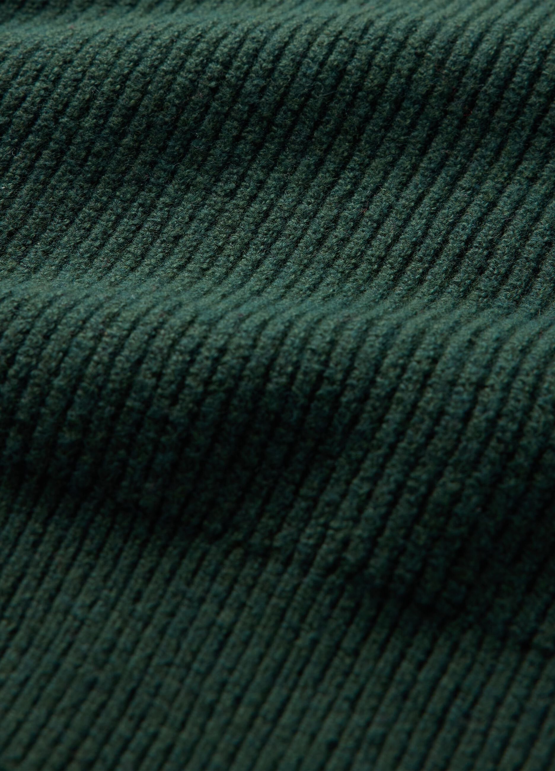 Pullover with ribbed design