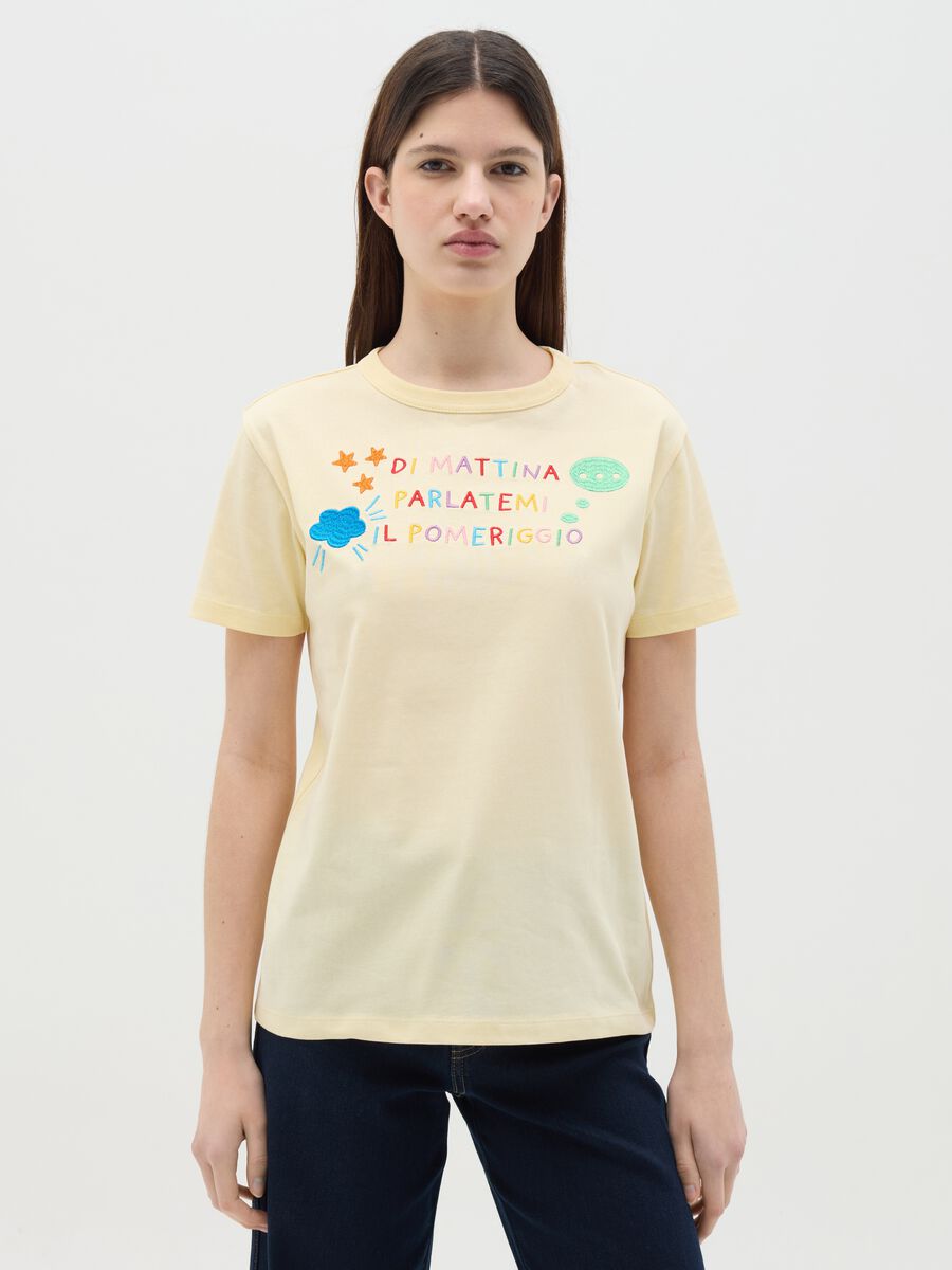 Yellow "Di mattina parlatemi il pomeriggio" T-shirt in cotton_0