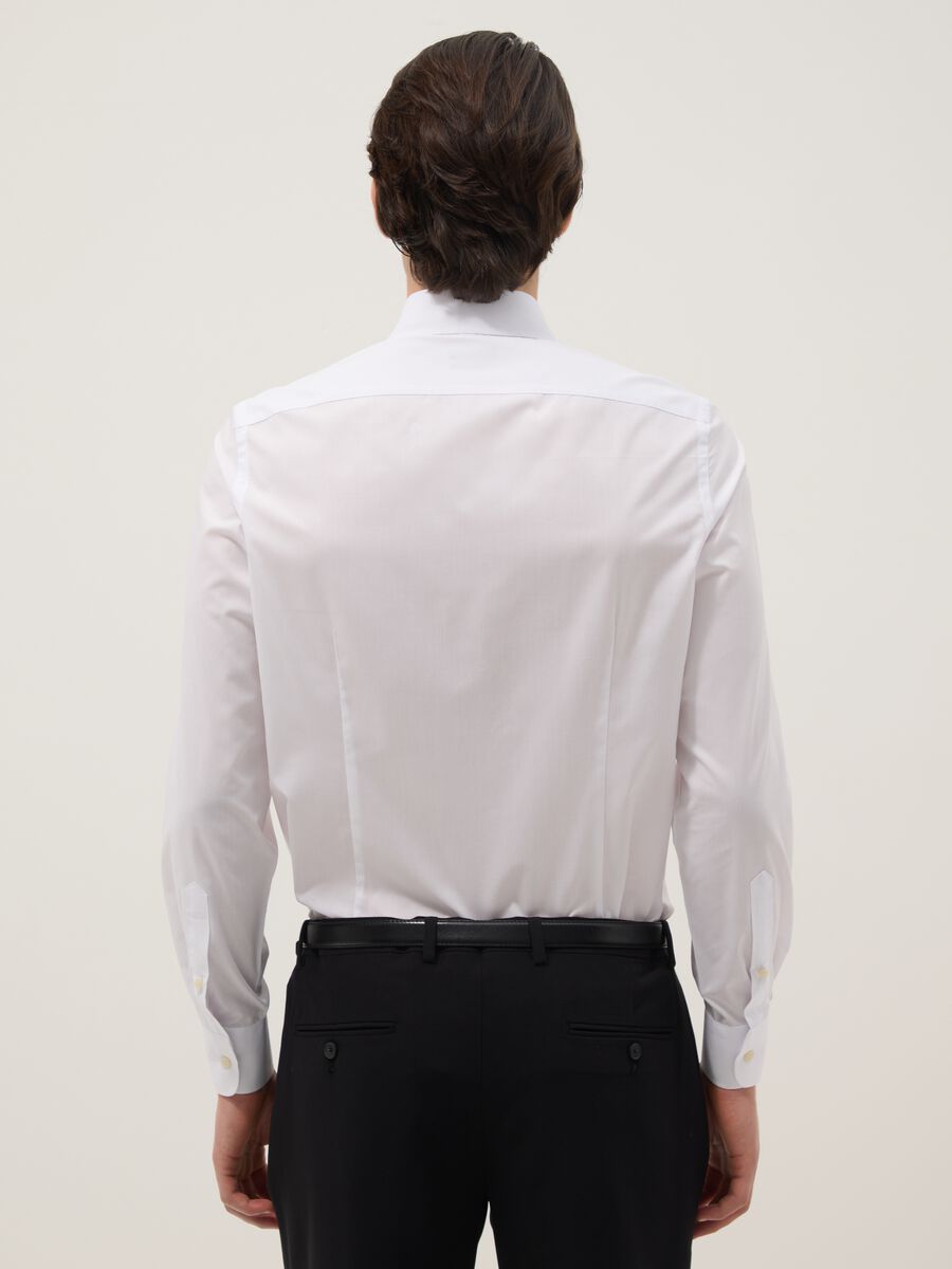 White slim-fit shirt with button-down collar_2