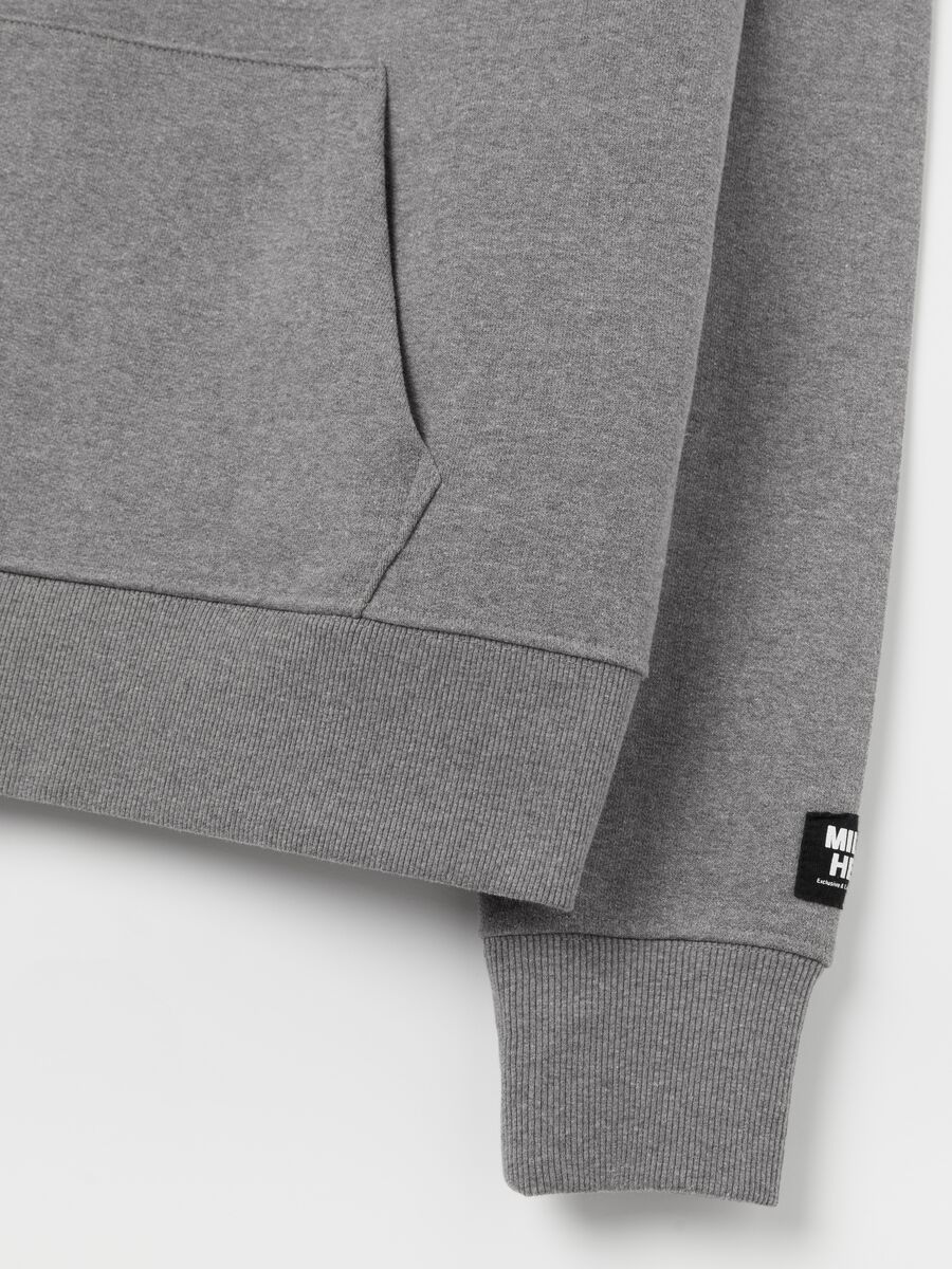 Hoodie with "Hero” print_5