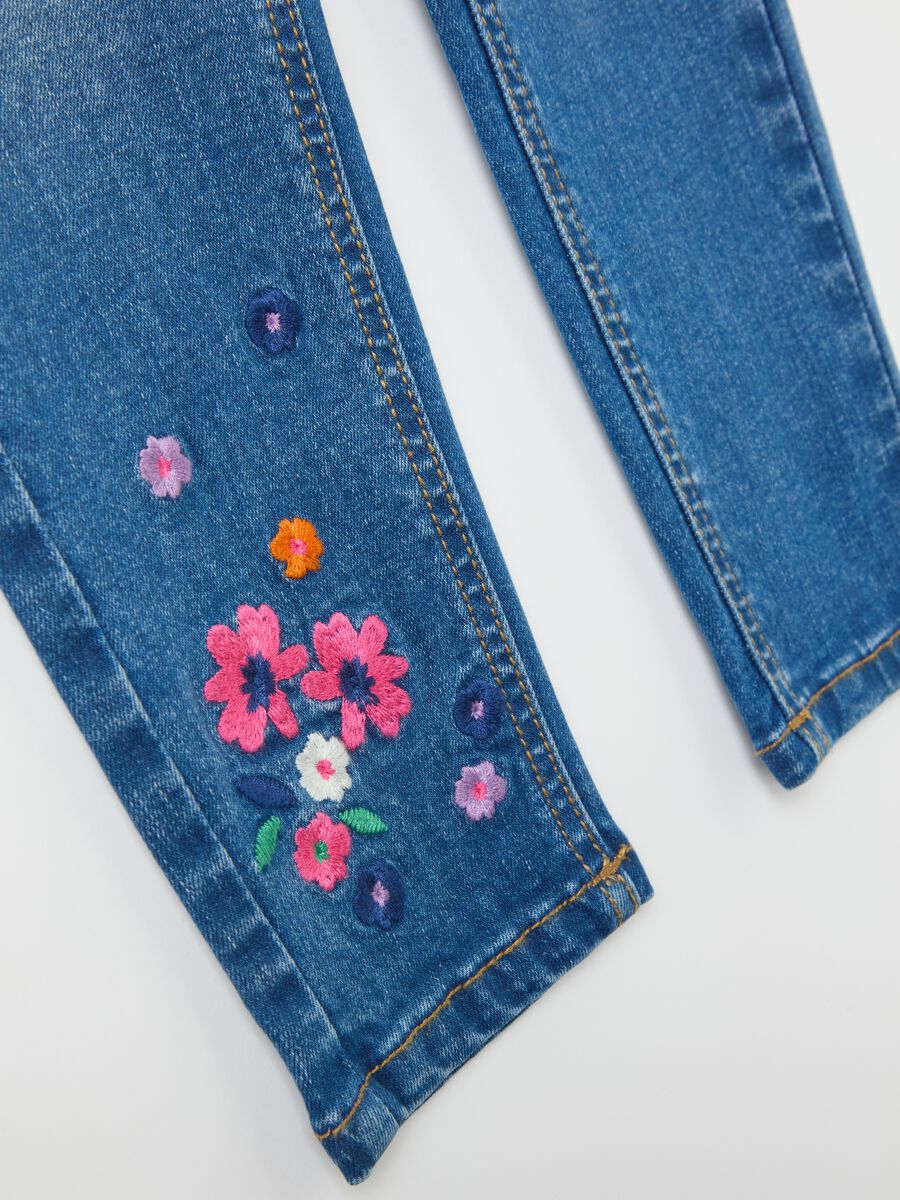 Jeggings skinny fit con ricamo floreale_3