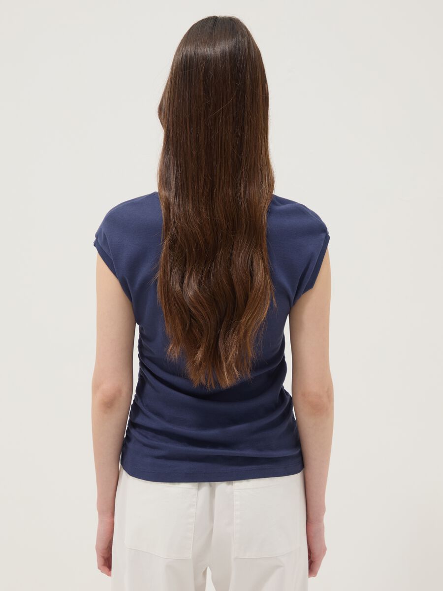 Tank top blu in puro cotone con arricciature laterali regular fit_3