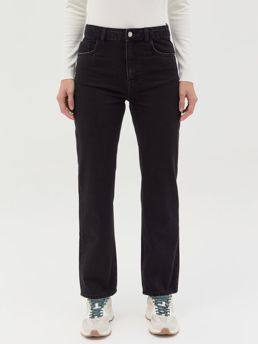 Solid colour straight-fit jeans_1