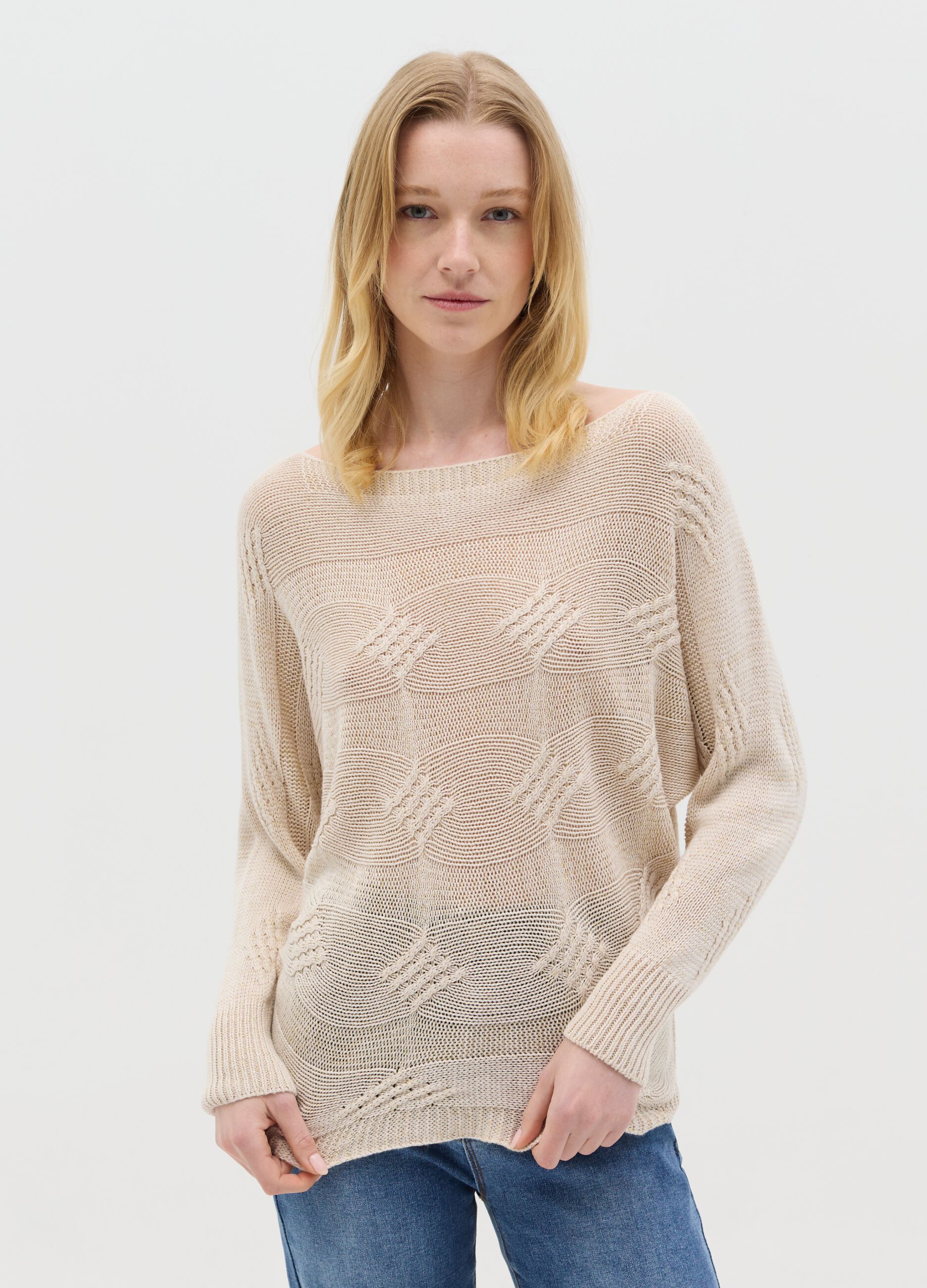 Beige long-sleeved top with design