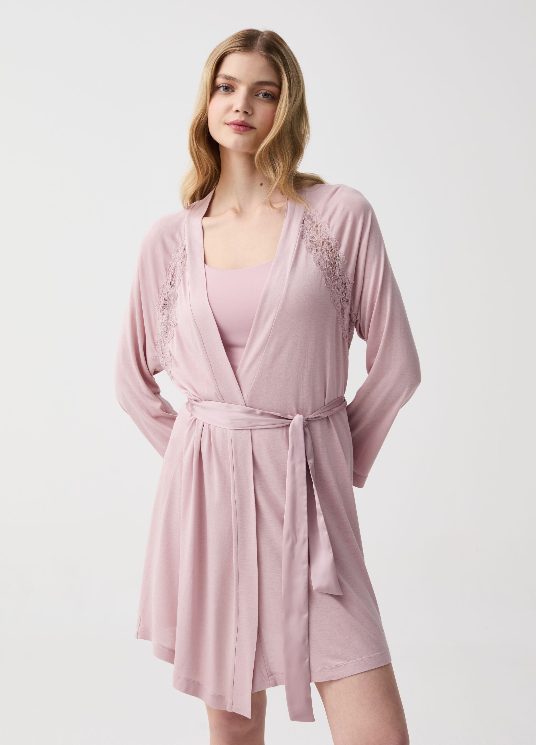 Viscose dressing gown with lace inserts