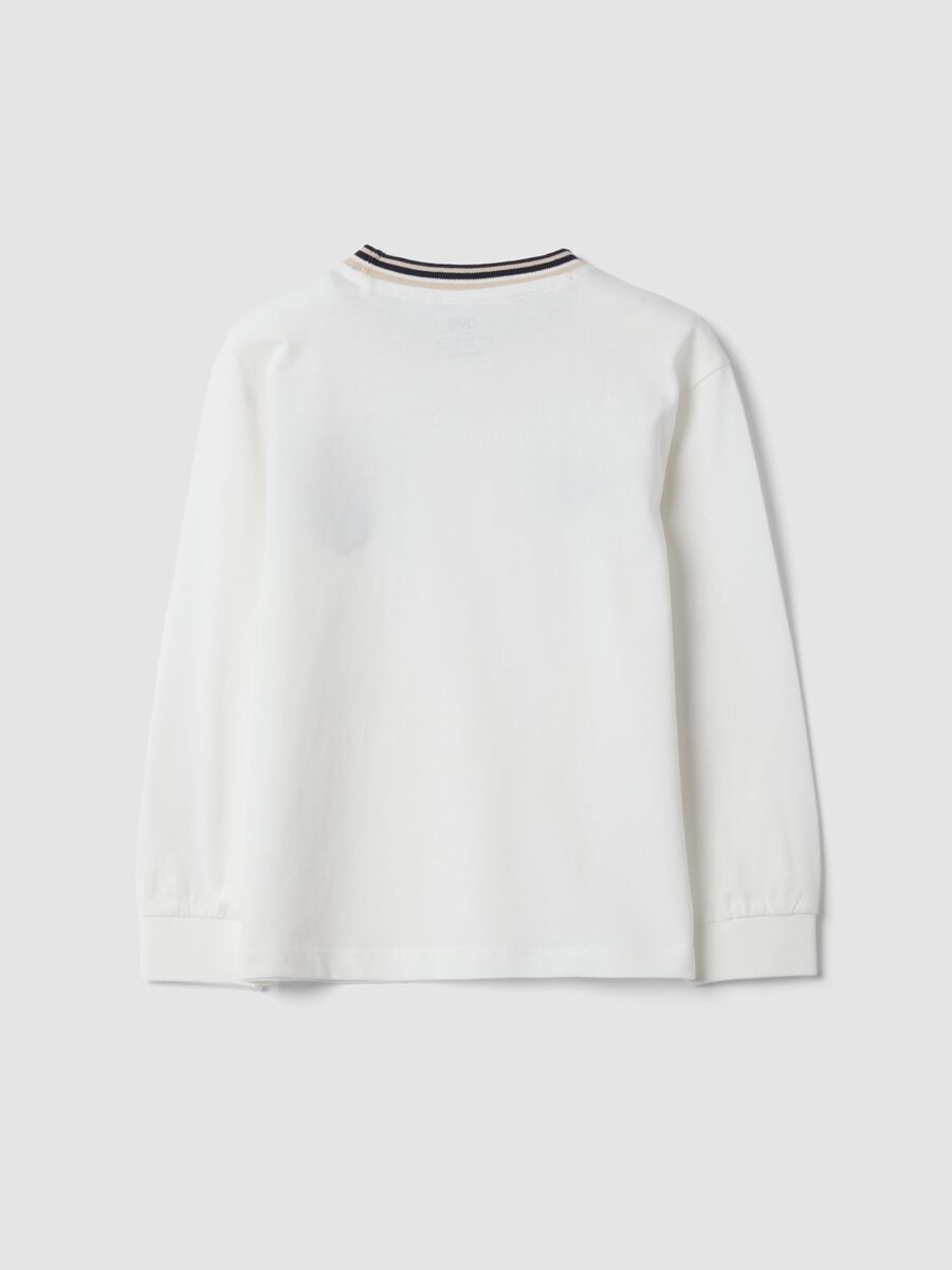 T-shirt bianca in puro cotone con girocollo a righe_1