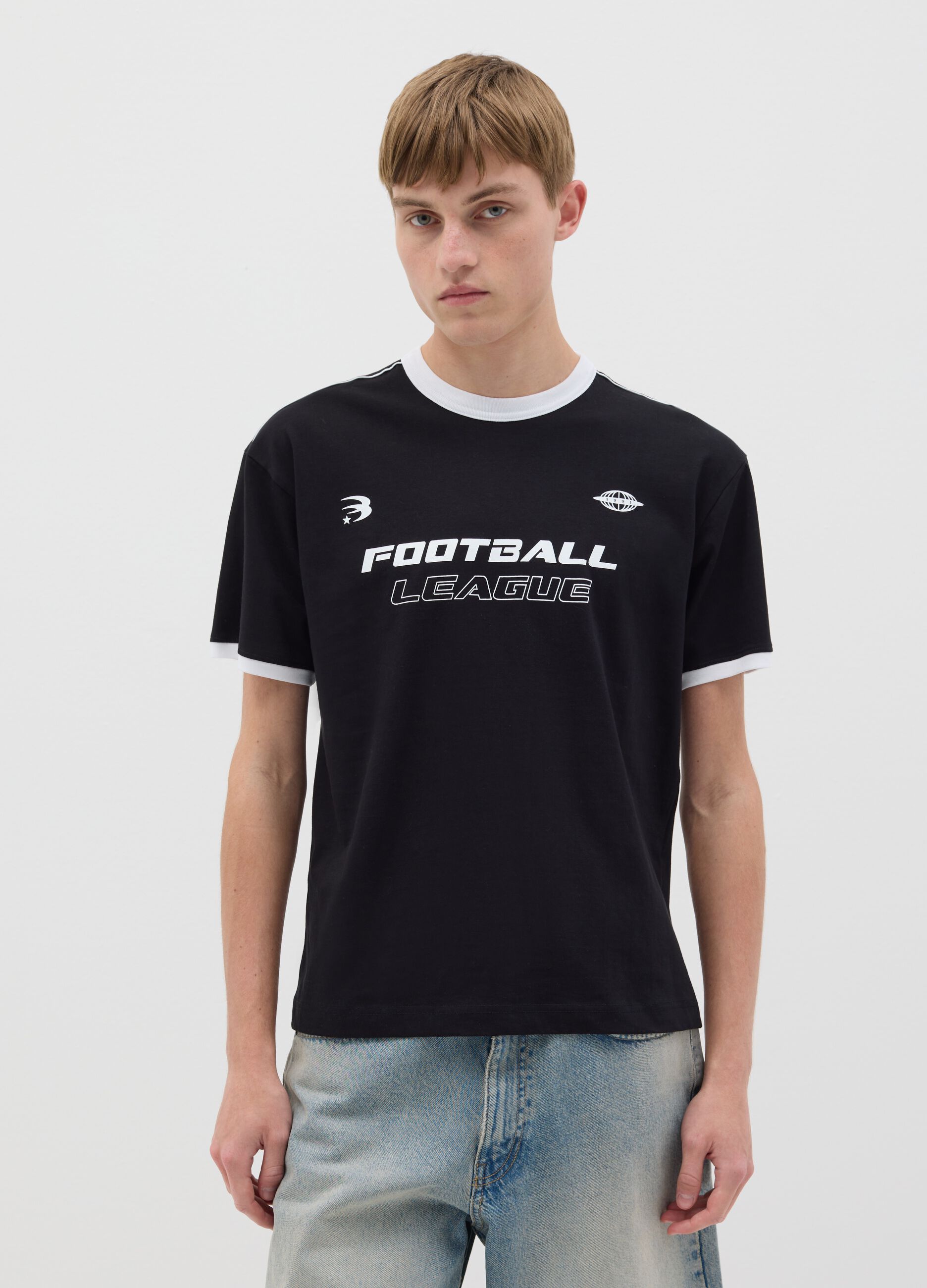 Black T-shirt with contrasting edging