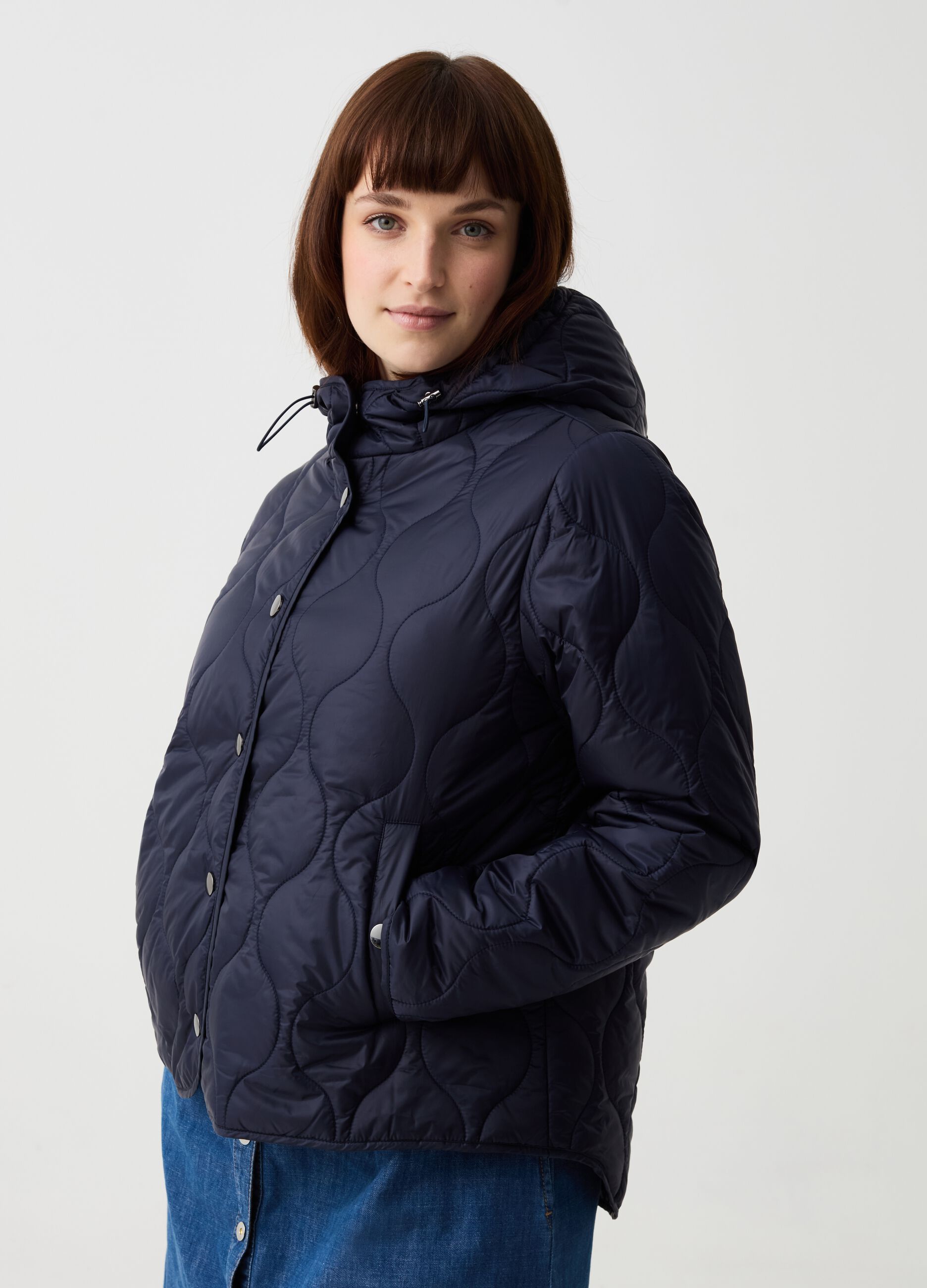 Curvy ultralight quilted down jacket with hood