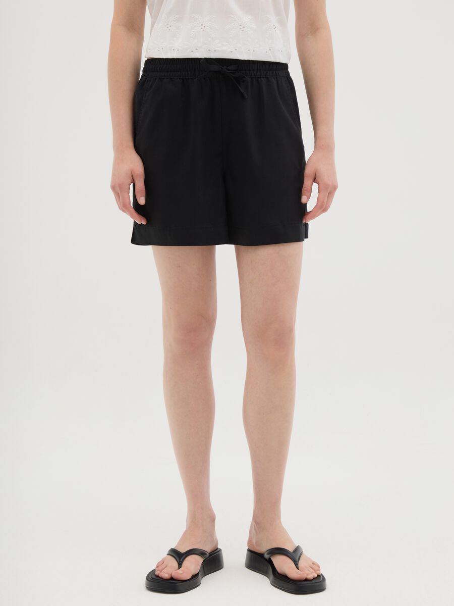 Shorts da donna in lyocell nero regular fit_1