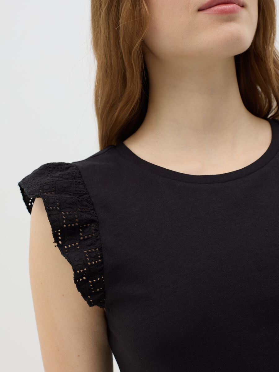 Black tank top with contrasting ruffles in cotton_2