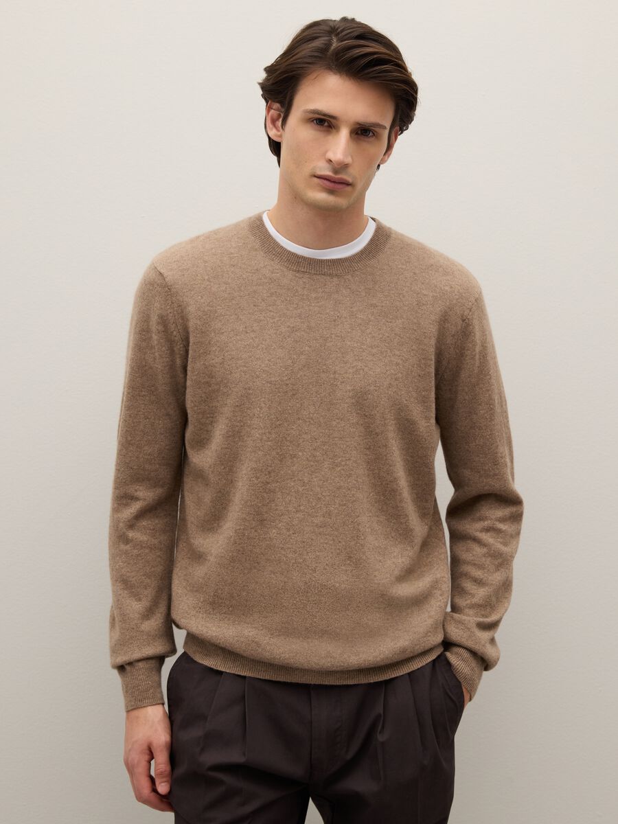 Beige crew neck pullover in pure cashmere regular fit_0