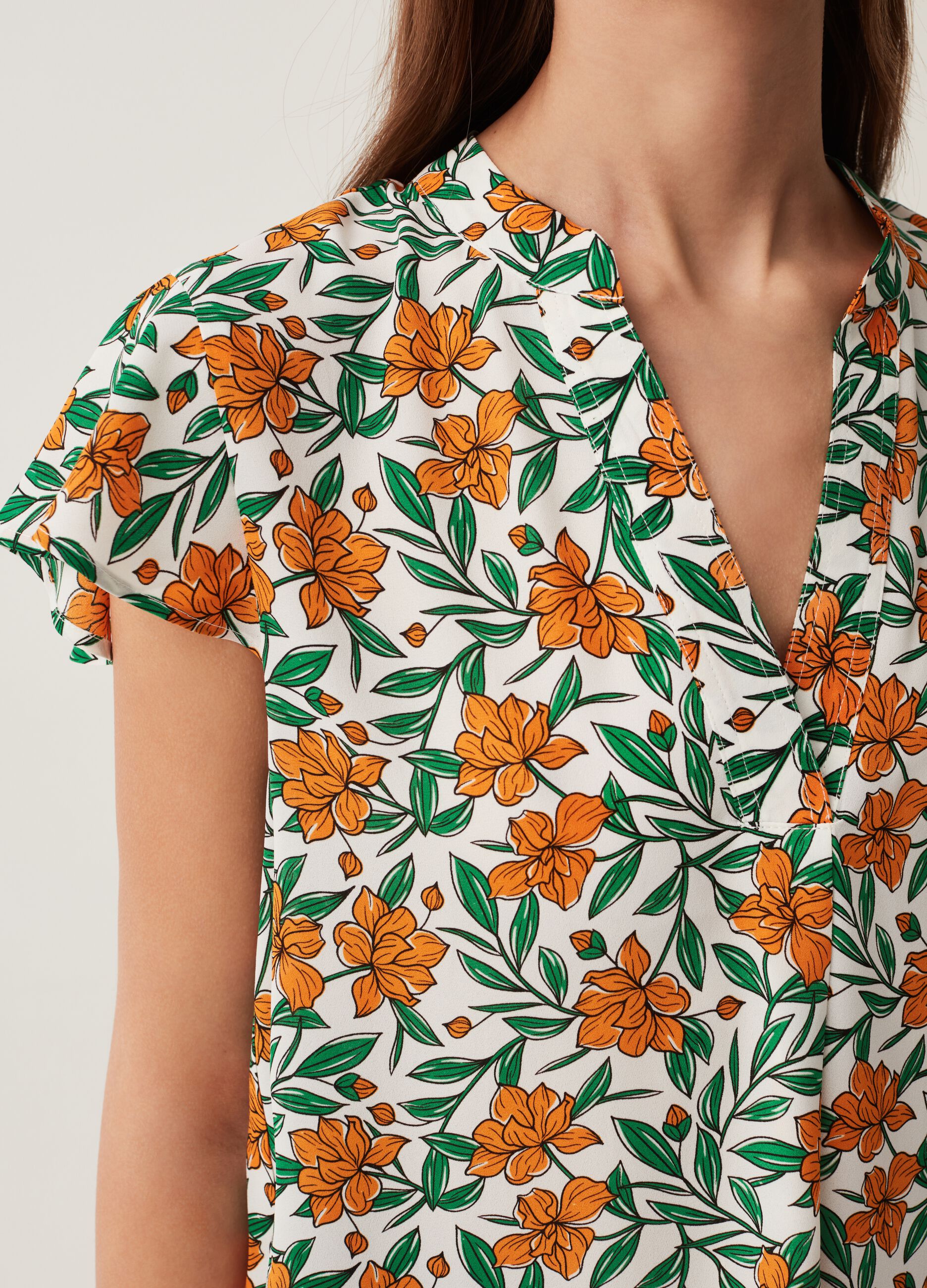 Blusa con maniche a farfalla_3