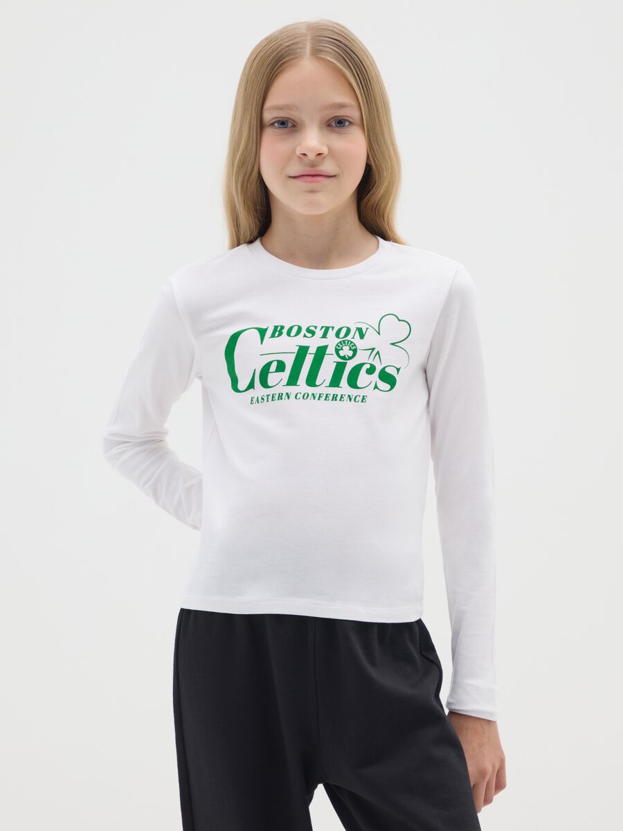 T-shirt da ragazze in cotone elasticizzato bianca slim fit con logo Celtics_0
