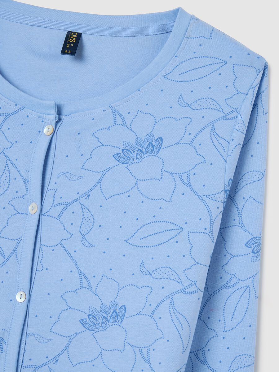 Blue cotton pyjamas with floral print_1
