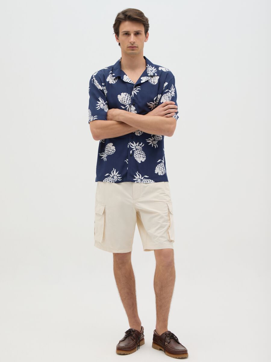 Shorts da uomo in misto cotone beige regular fit_0