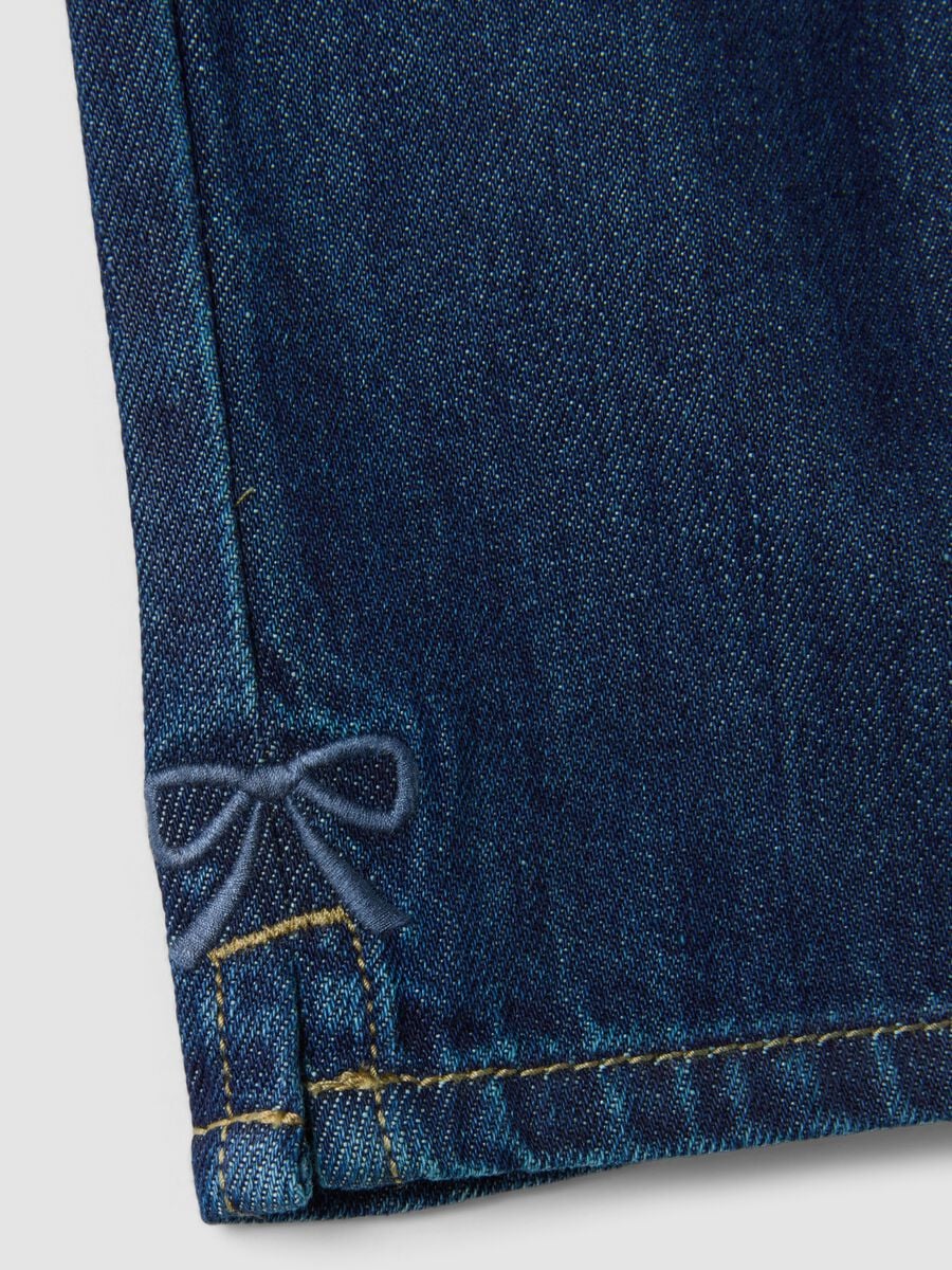 Pantaloni denim blu in misto cotone e viscosa wide leg per neonata_3