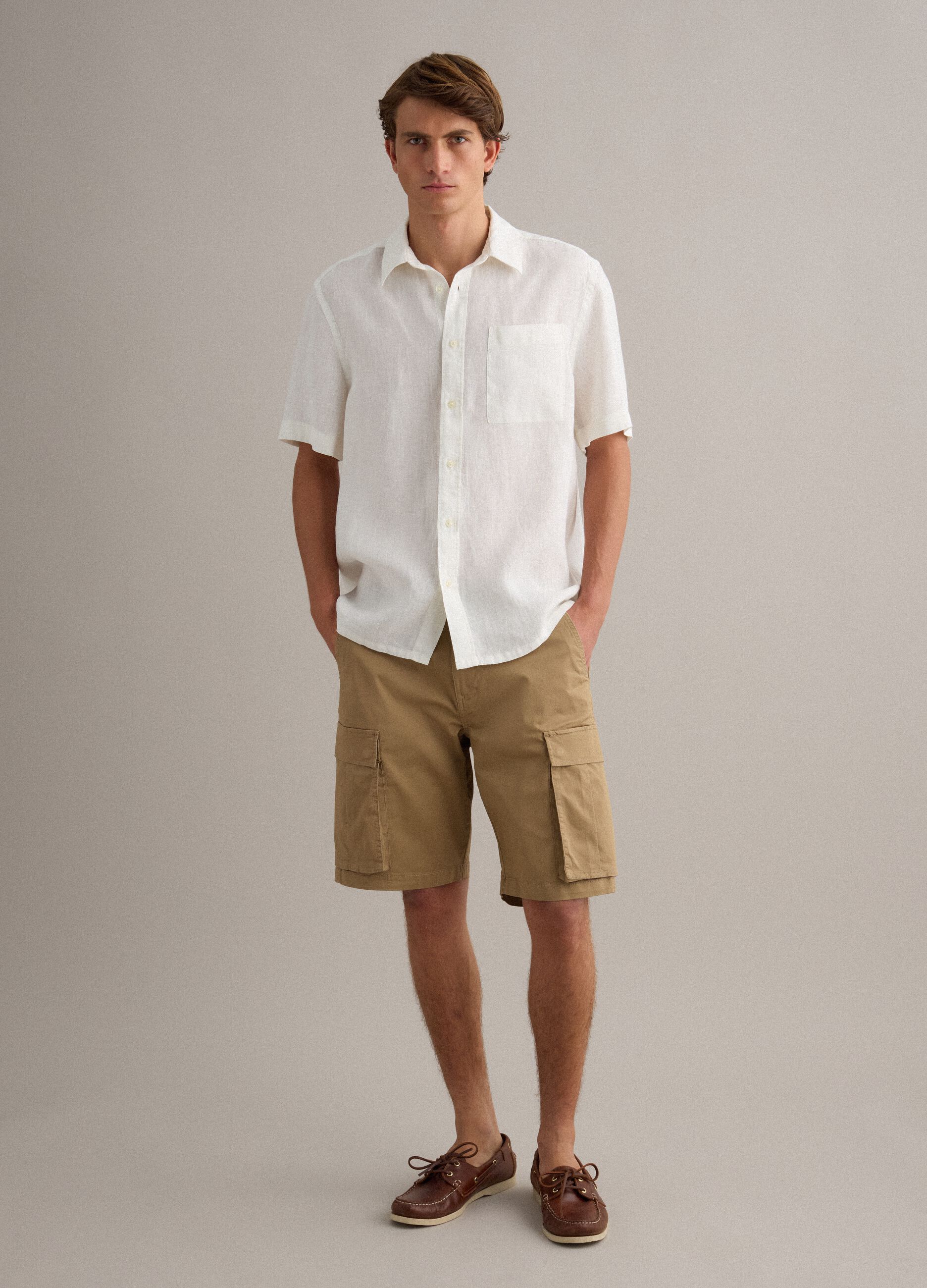 White pure linen short-sleeve shirt, regular fit with chest pocket