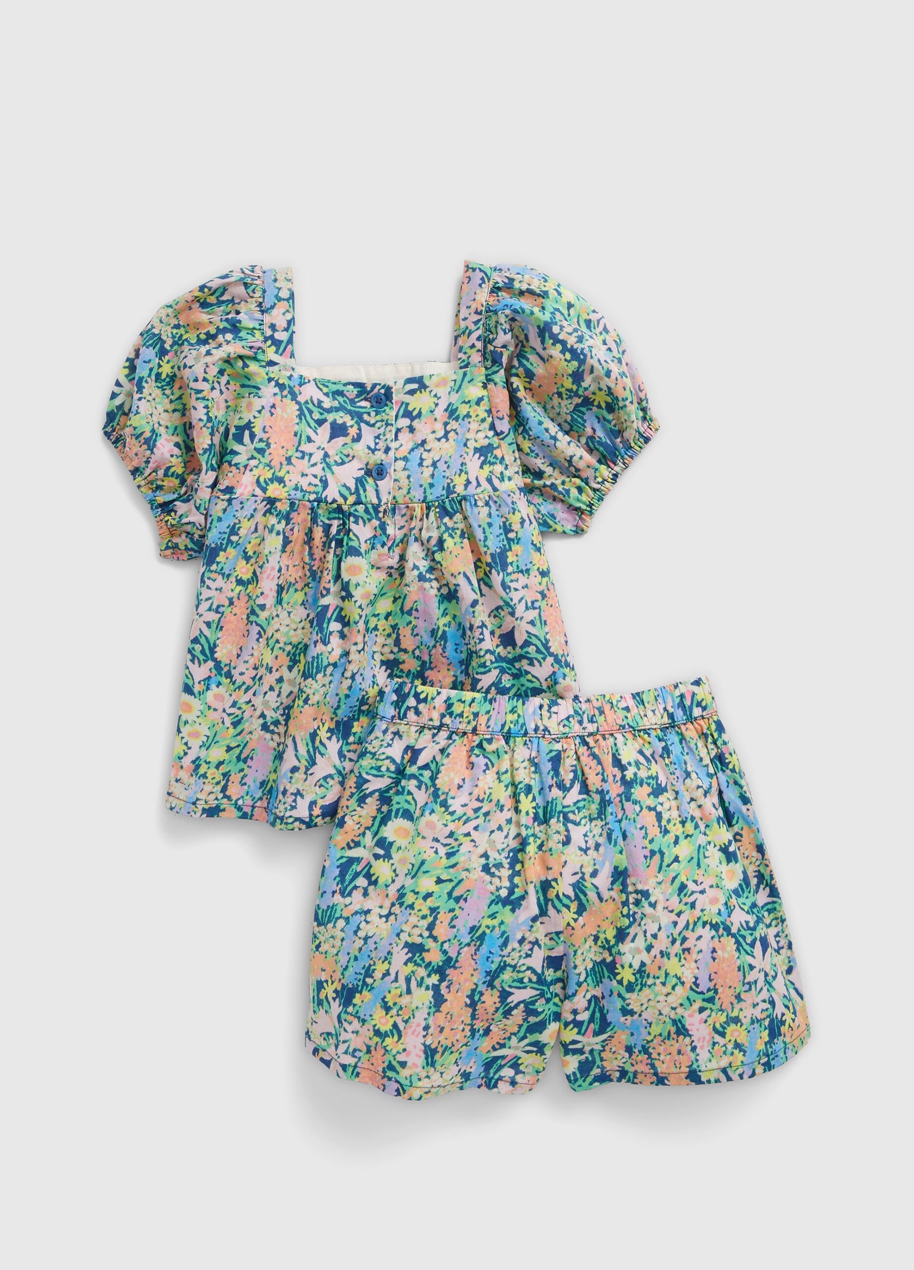 Floral pattern blouse and shorts set