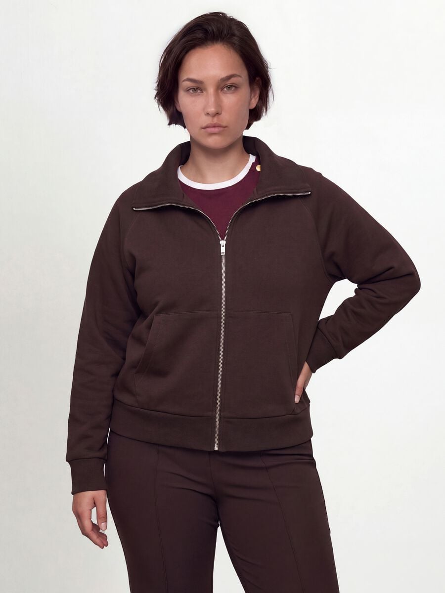 Felpa marrone in viscosa elasticizzata con dolcevita regular fit_2